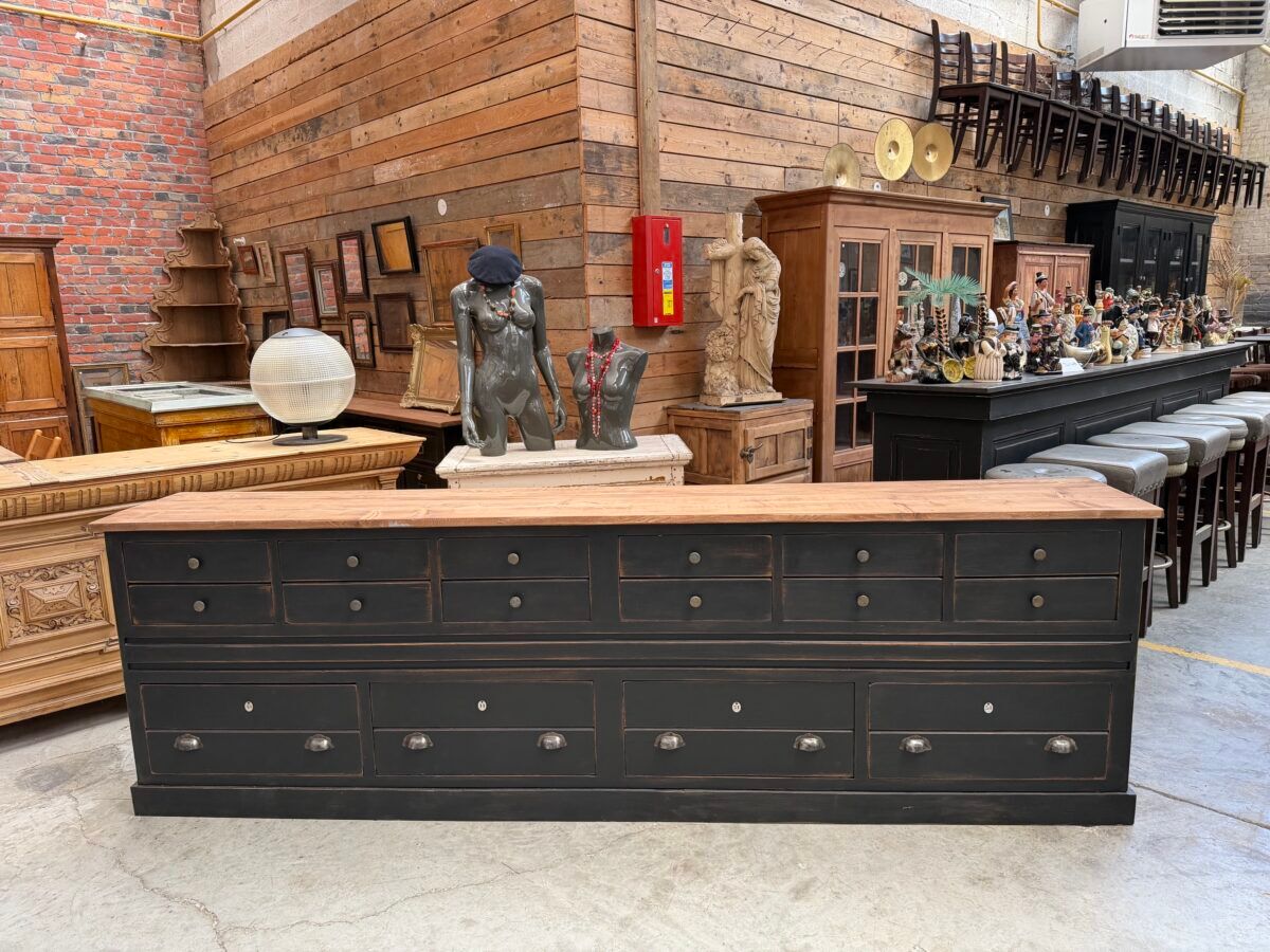 Large workshop furniture from the 1930s.