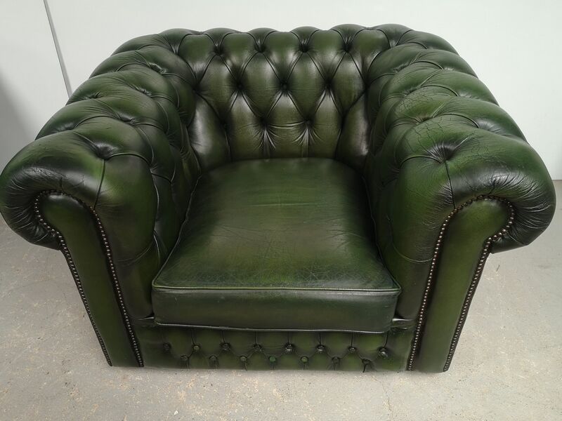 Armchair chesterfield English green leather