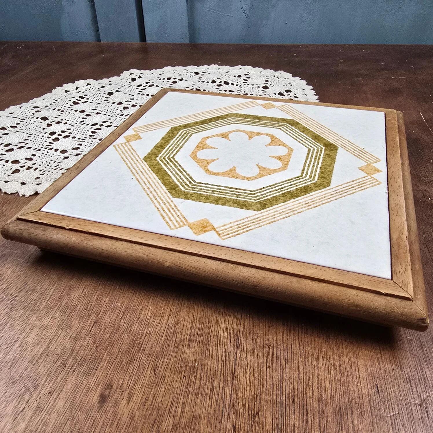 Vintage trivet made in Italy – 1970s ceramic & wood