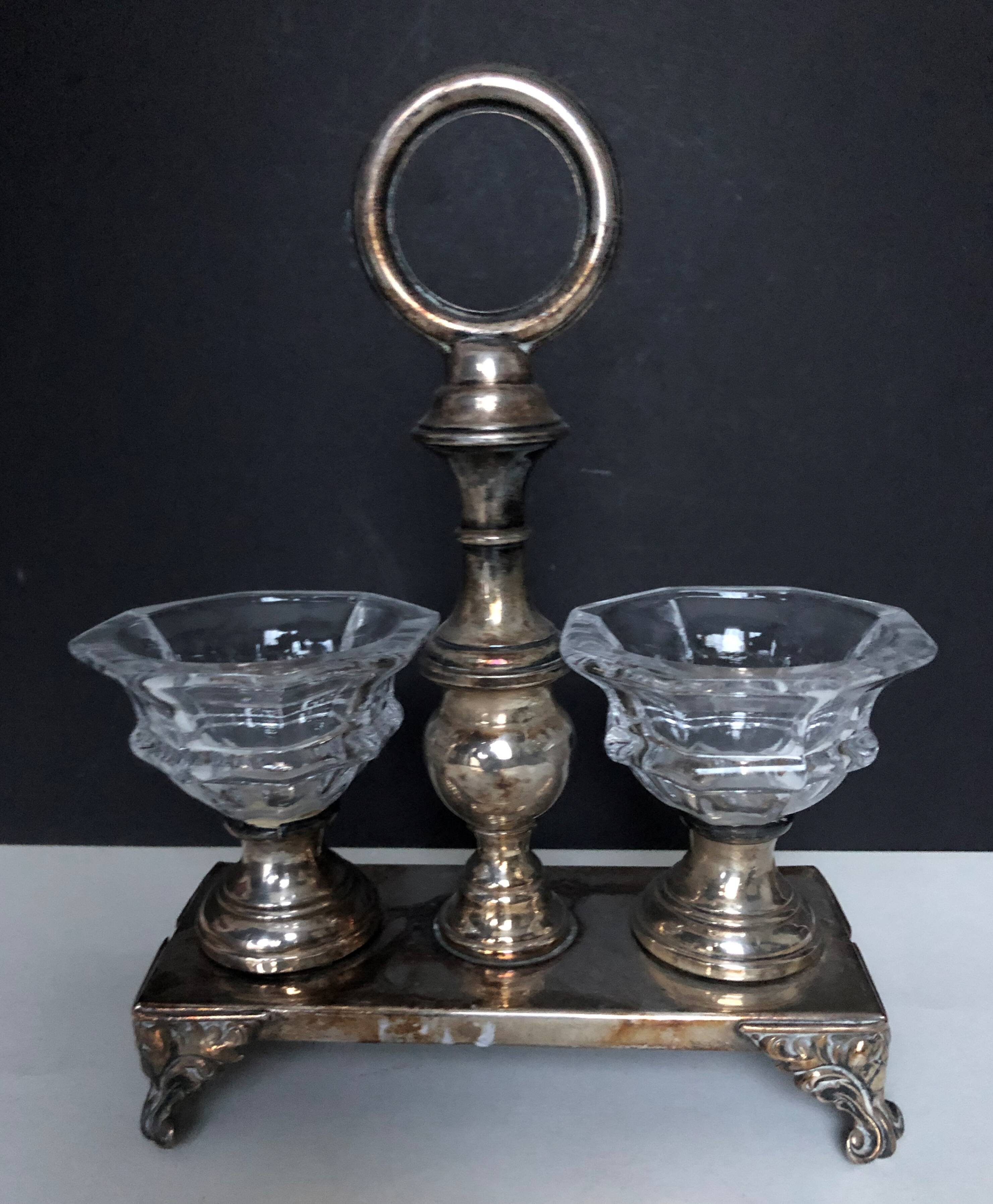 Salt shaker in silver metal and Baccarat crystal