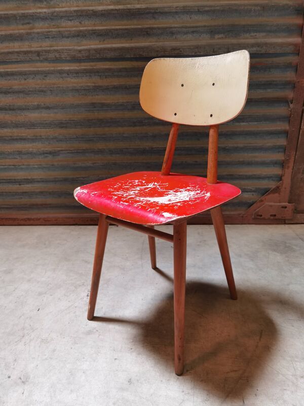 Chaise en bois rouge ton  1960