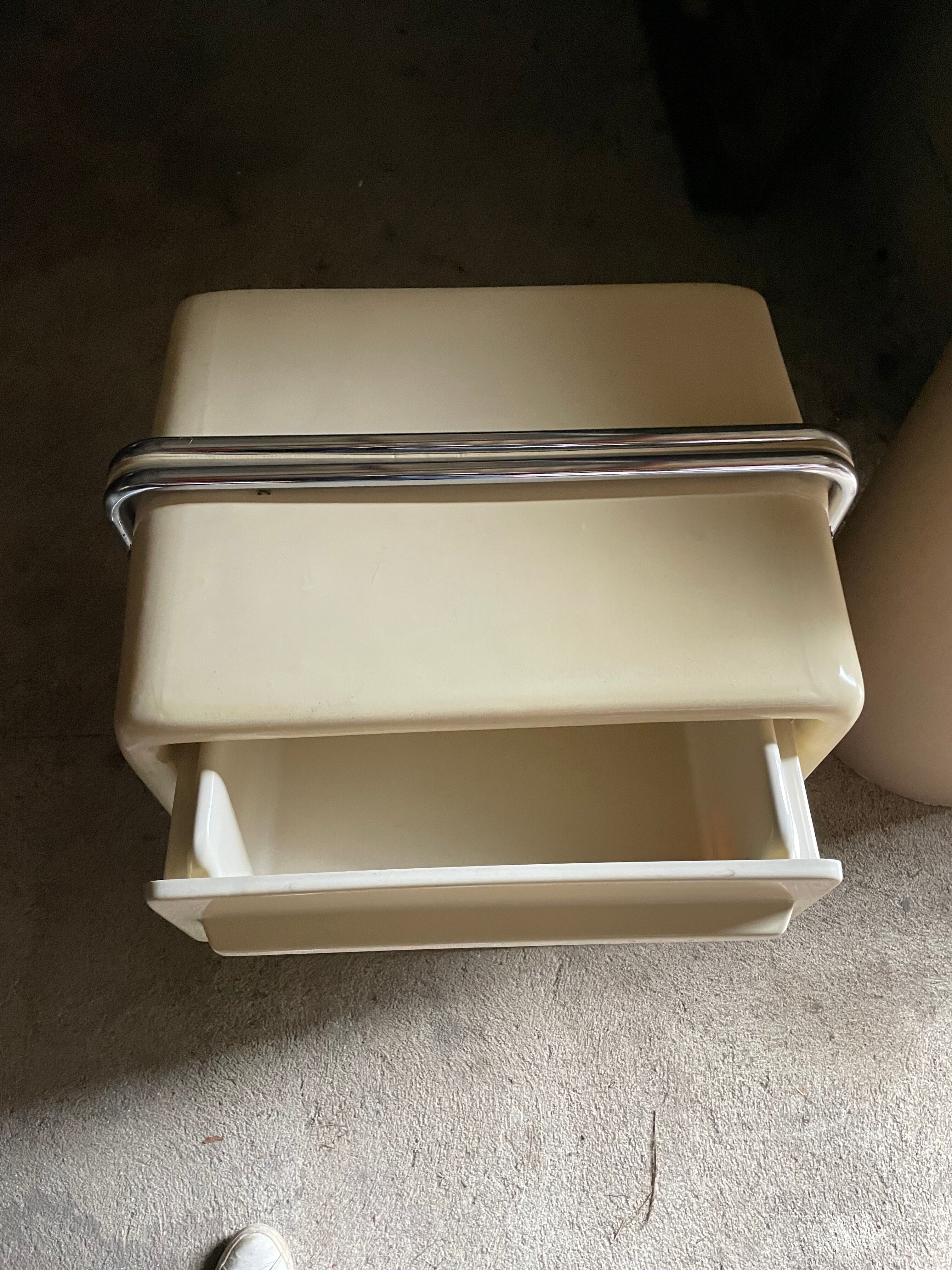 Commode en plastique space age 1970