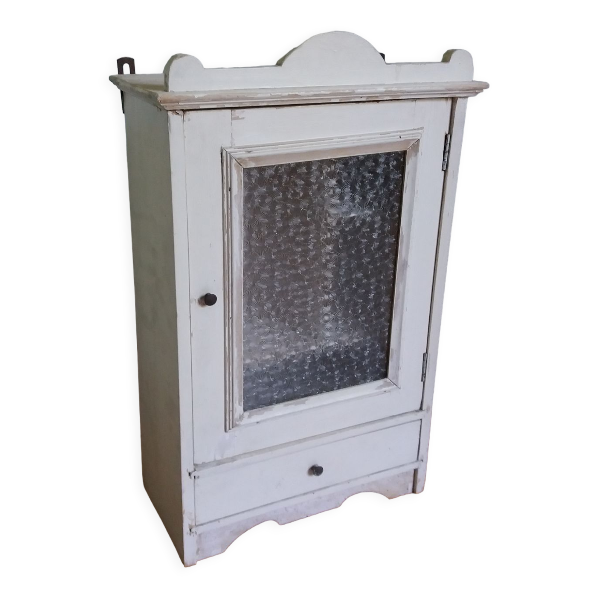 Medicine or toilet cabinet