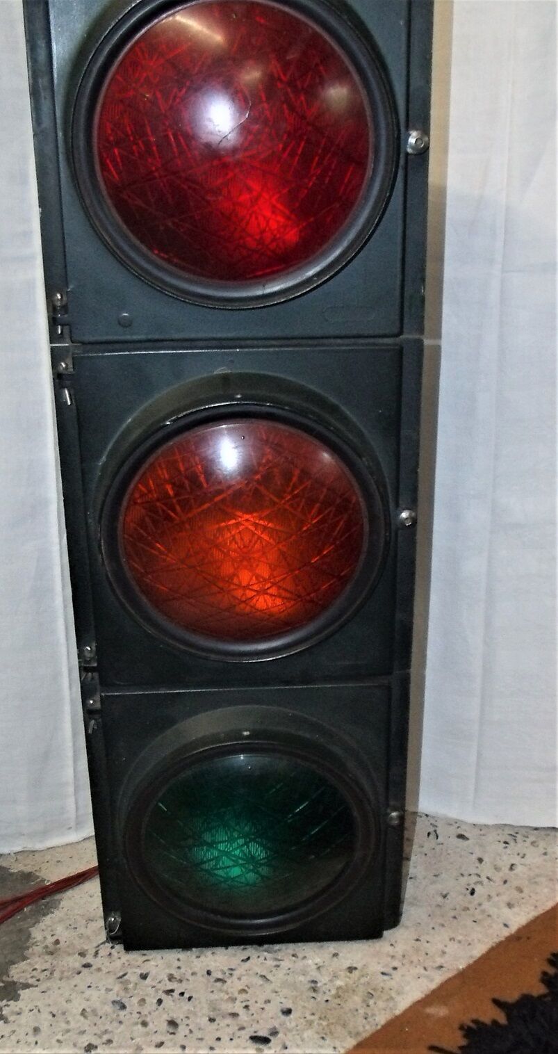 Traffic light traffic that works industrial deco