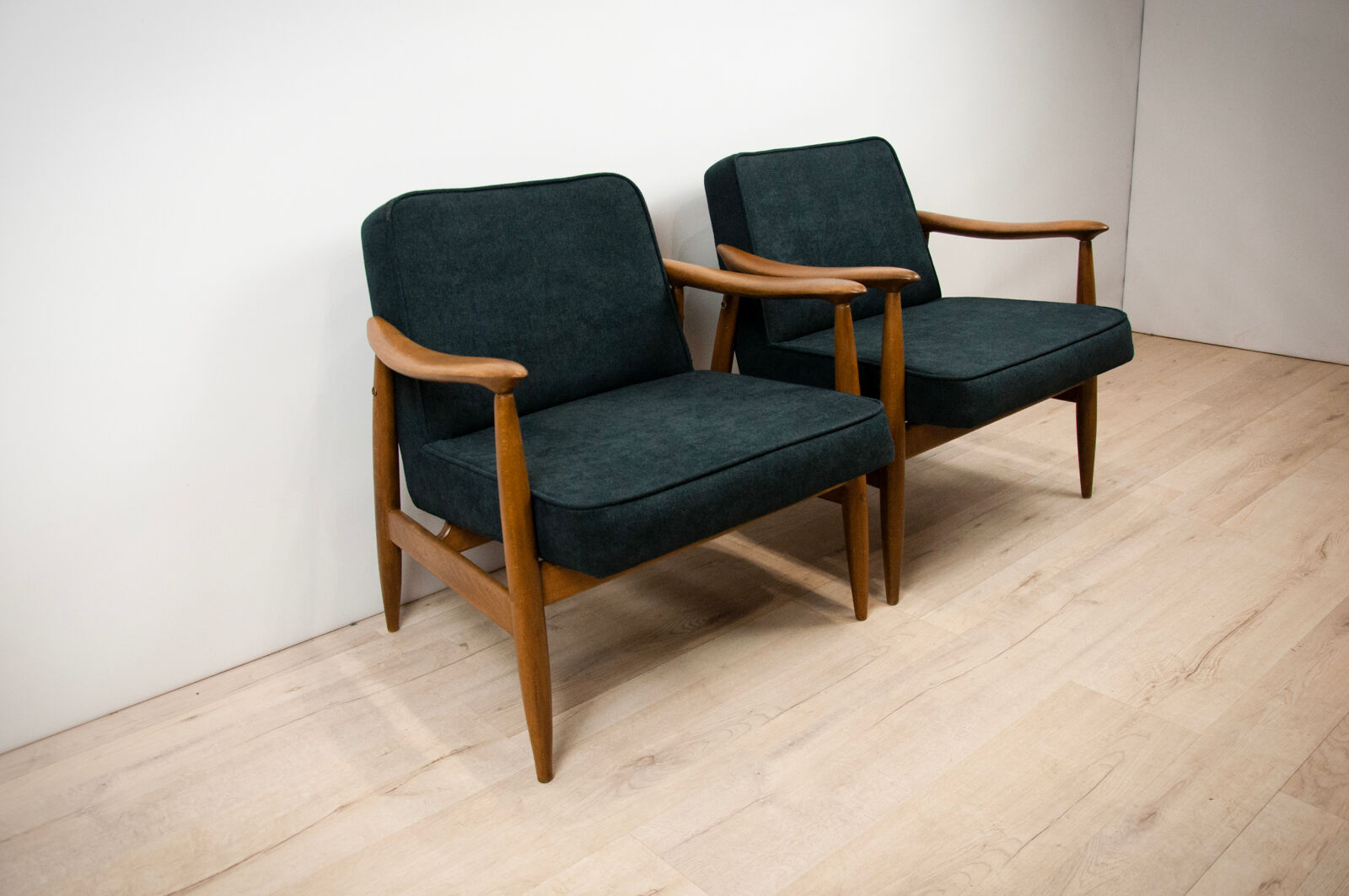 GFM-87 Beech and Fabric Armchairs by Juliusz Kędziorek for Gościcińskie Fabryki Mebli, 1960s, Set of