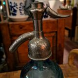 Siphon ancien gravé en verre bleu