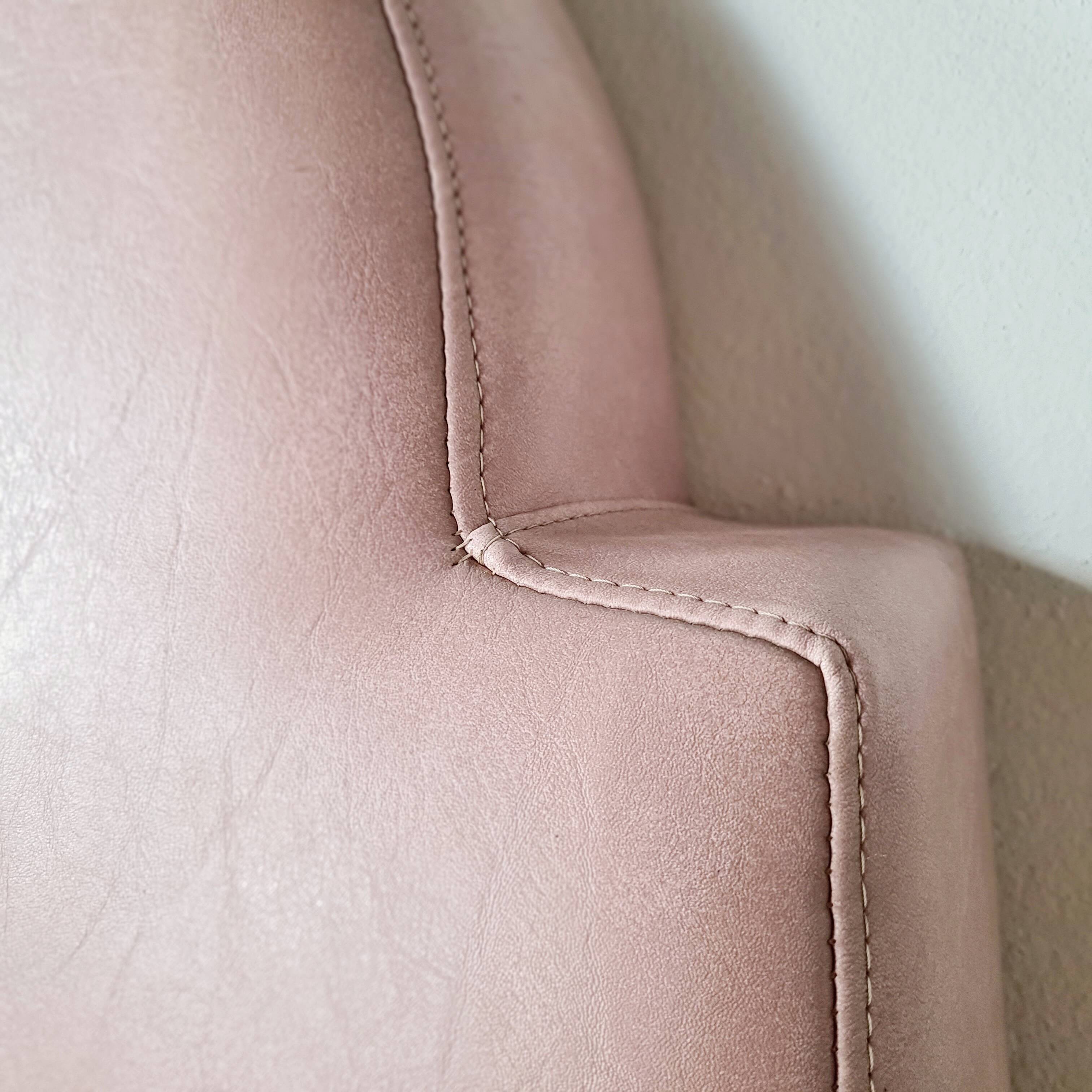 Vintage fan-back armchair – Art Deco style – Powder pink