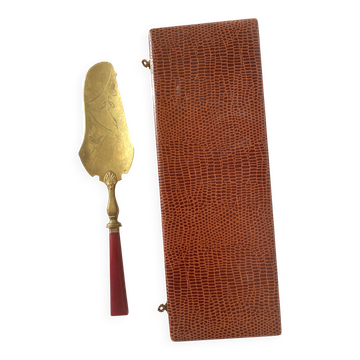 Antique pie shovel