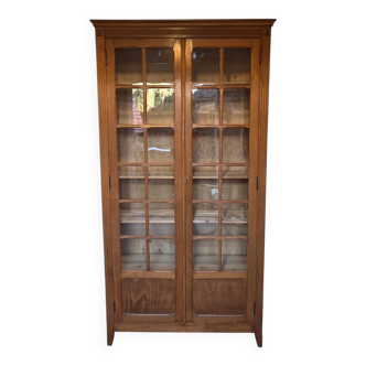 Small Parisian library.