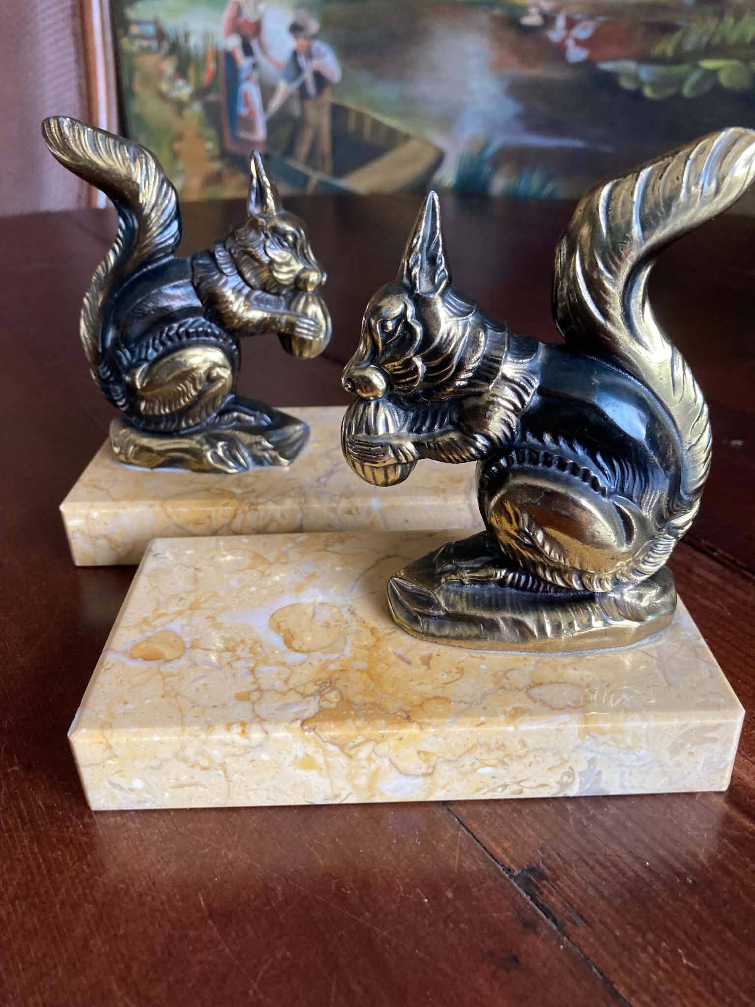 Squirrel bookends