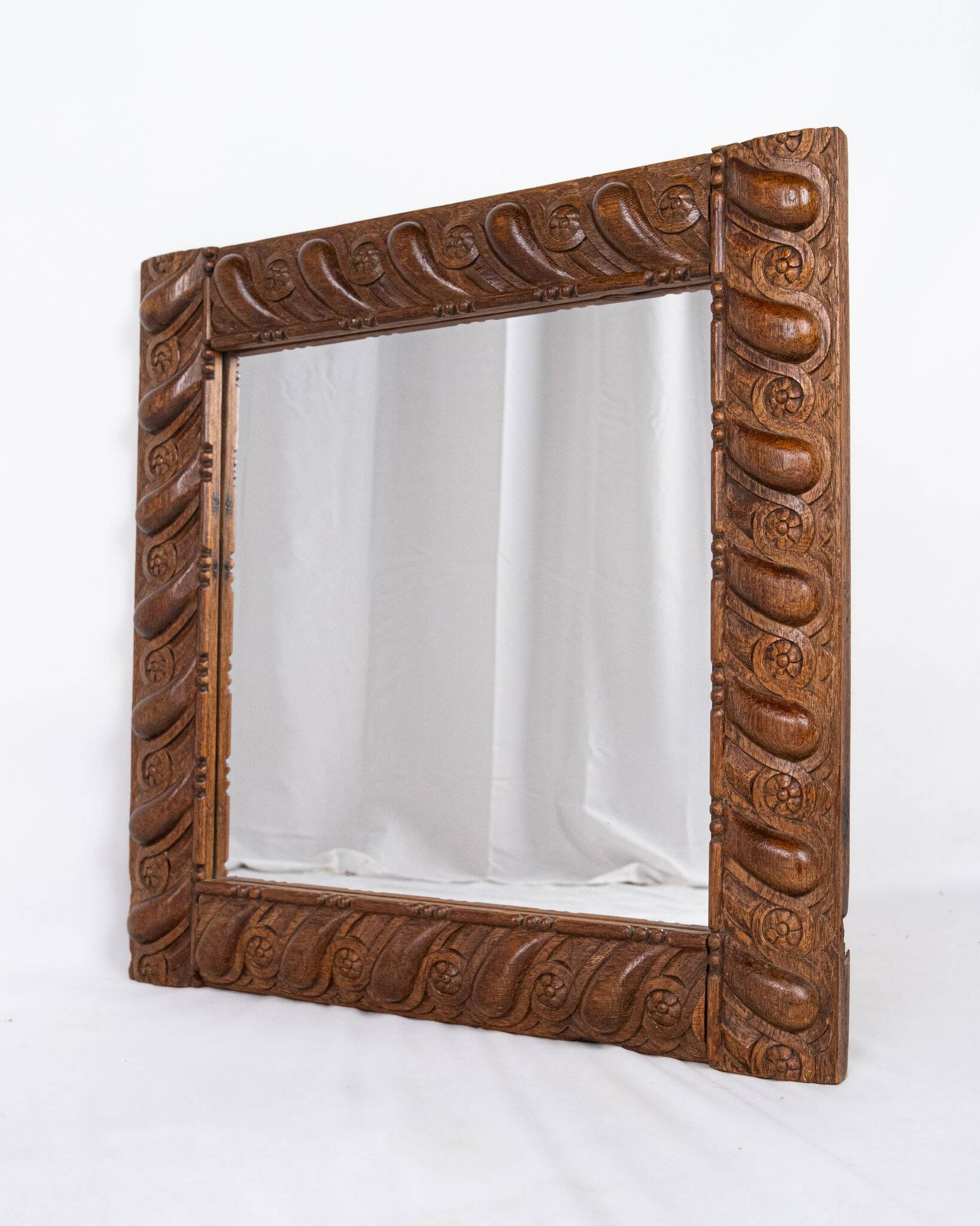 Miroir en bois sculpté style Seiz Breur, Bretagne, France, début XXe siècle