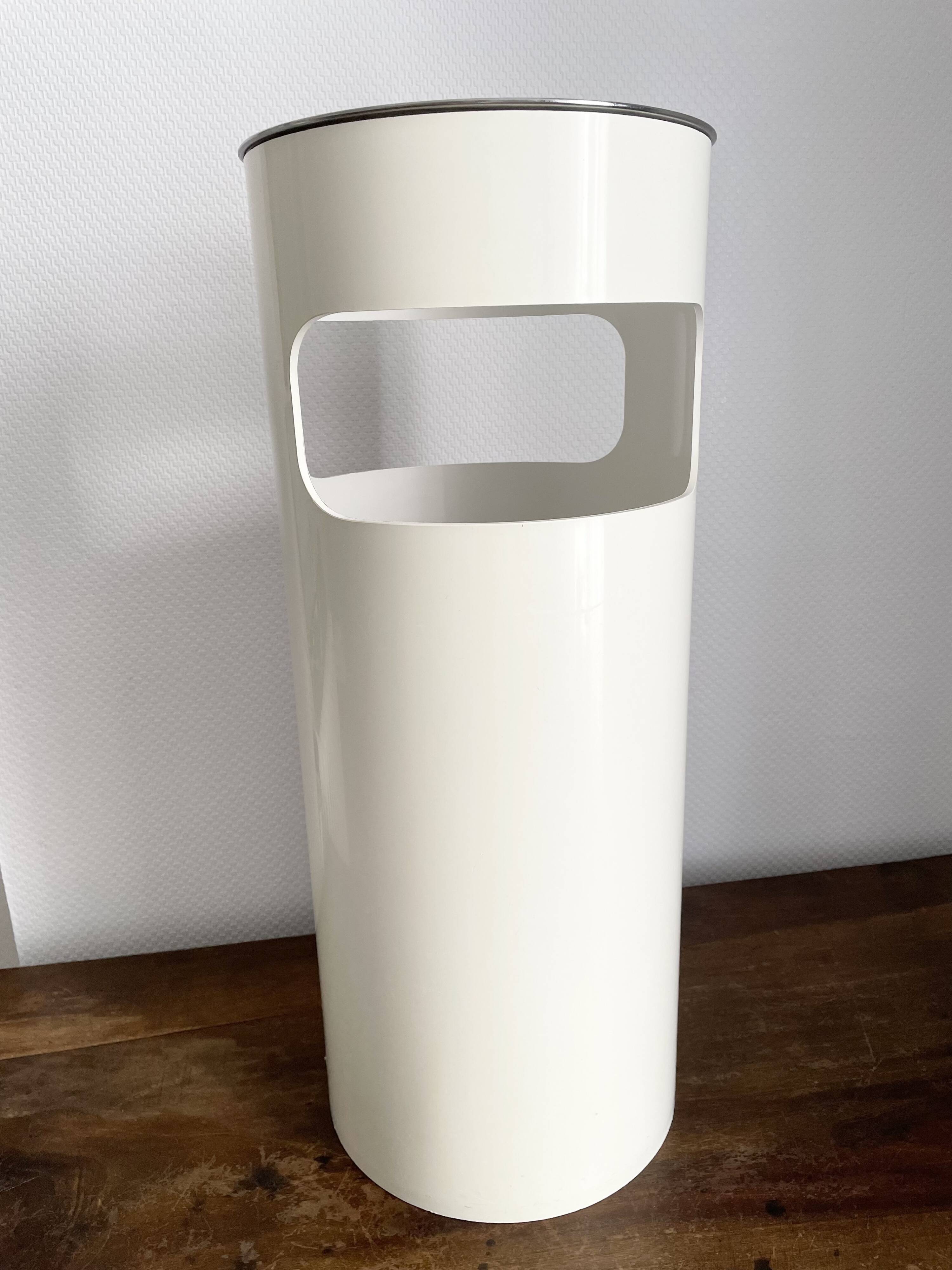 Kartell Gino Colombini white plastic umbrella stand from the 70s