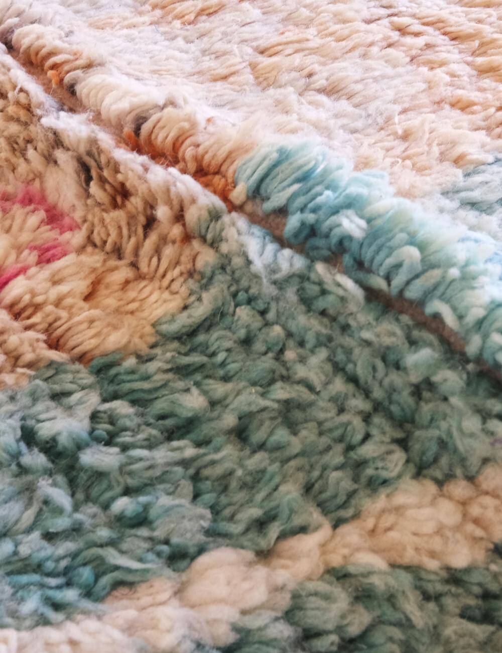 Tapis berbère pastel
