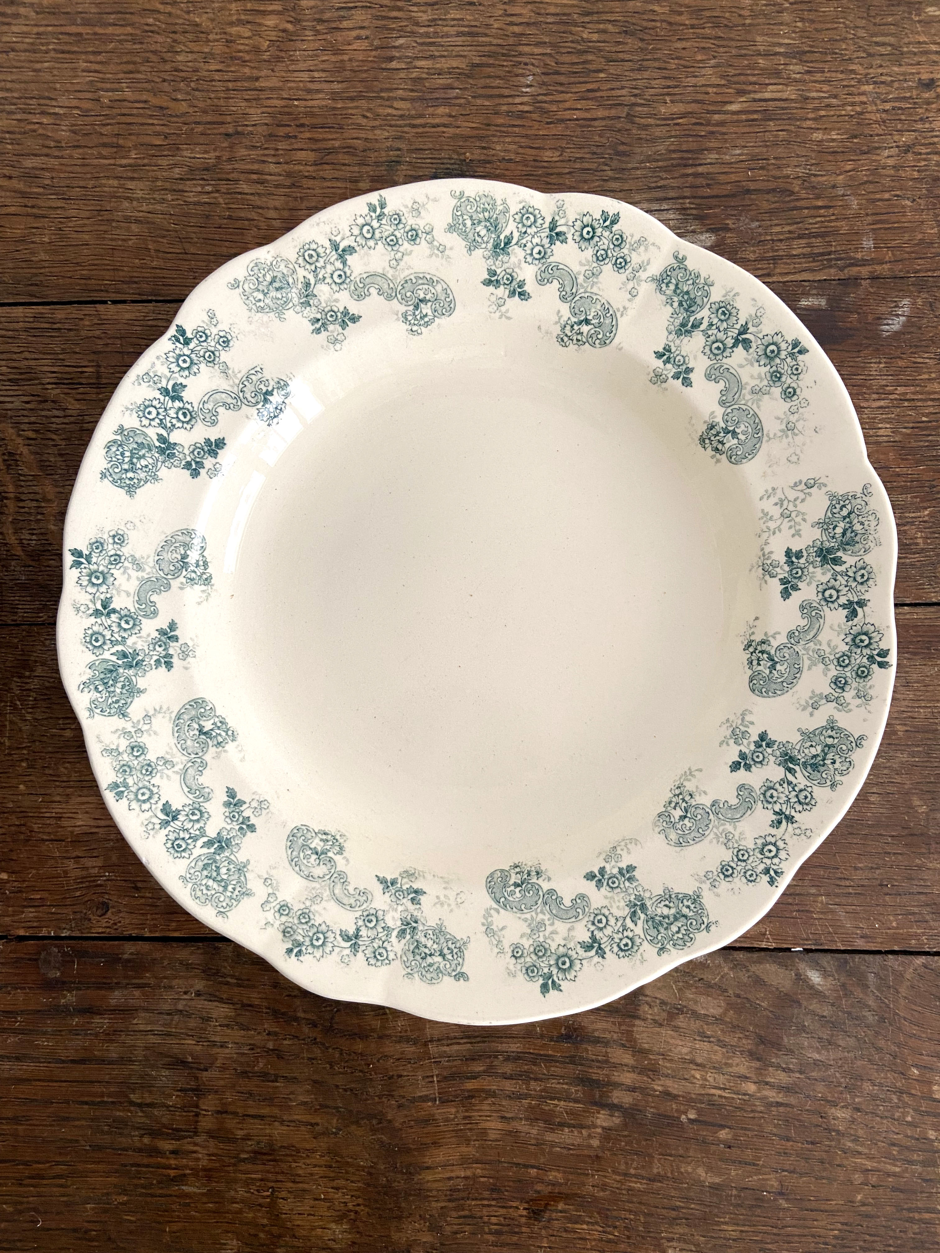 Hollow flat in Longchamp iron earth