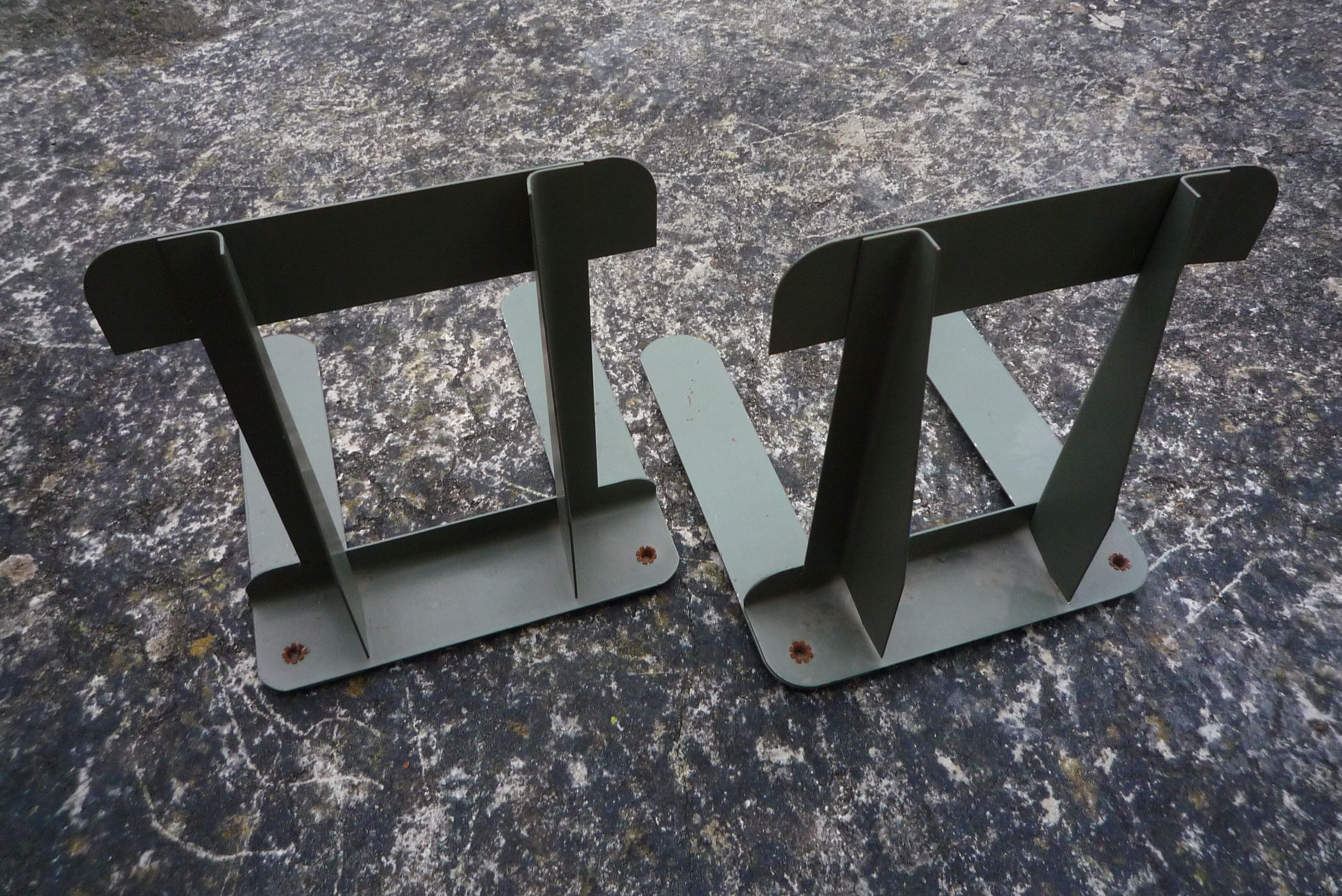 Pair of folded and riveted metal bookend, vintage 60s