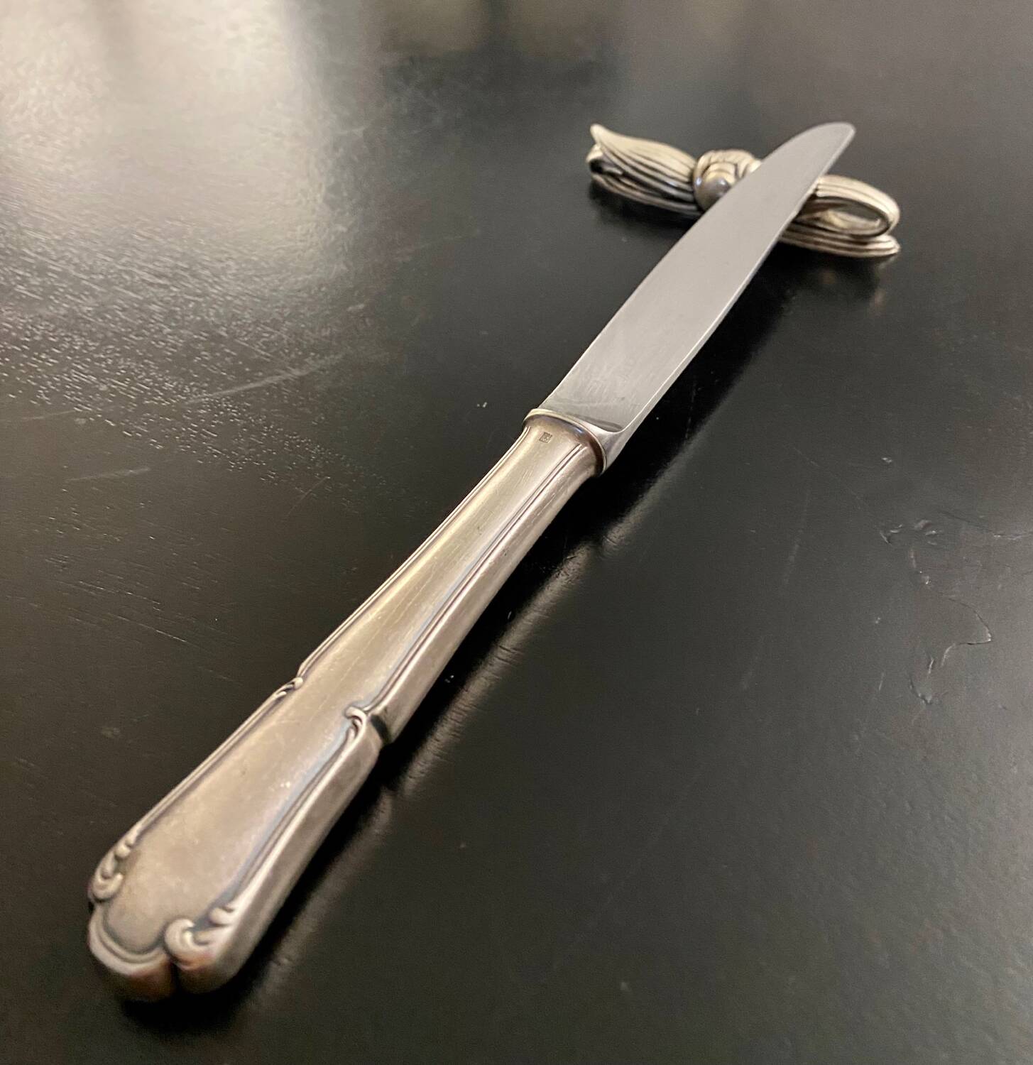 6 metal bow-shaped knife holders