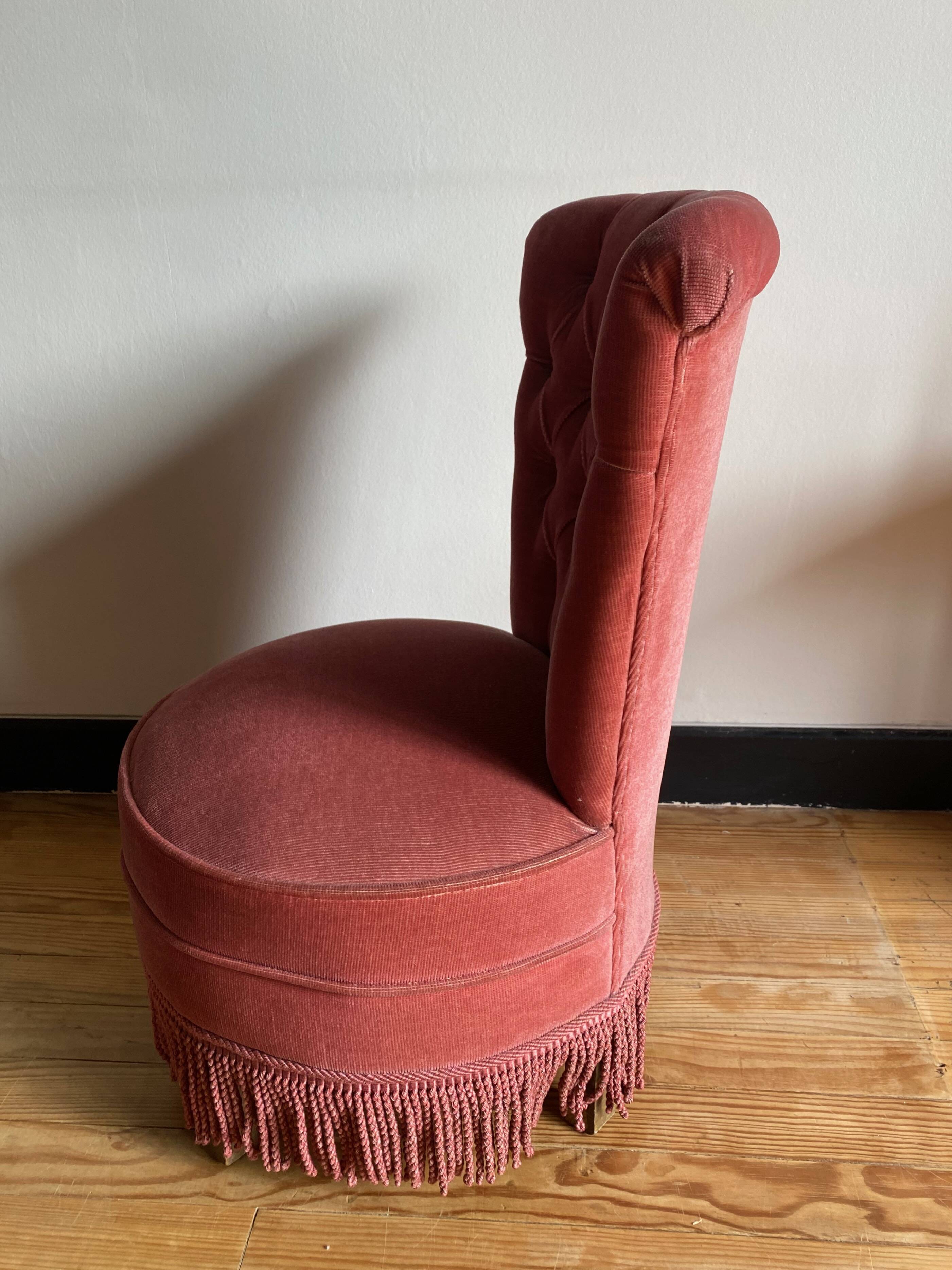 Mariette pink toad fireside chair