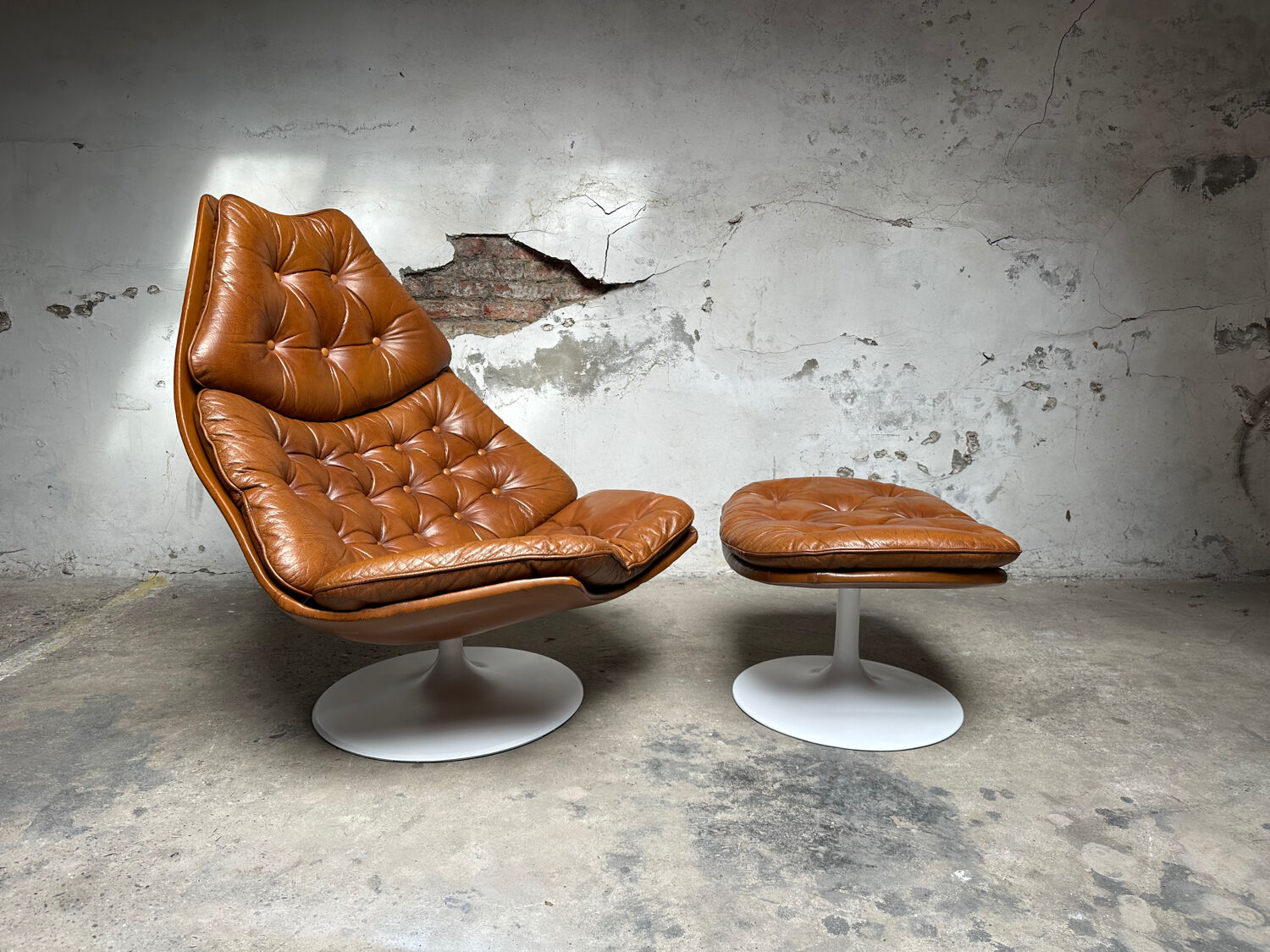 Vintage armchair with ottoman Artifort F588