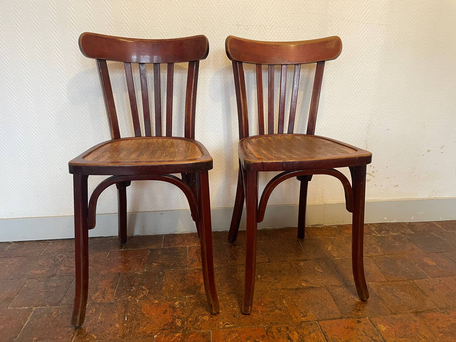 Chaises de bistrot Parisiennes
