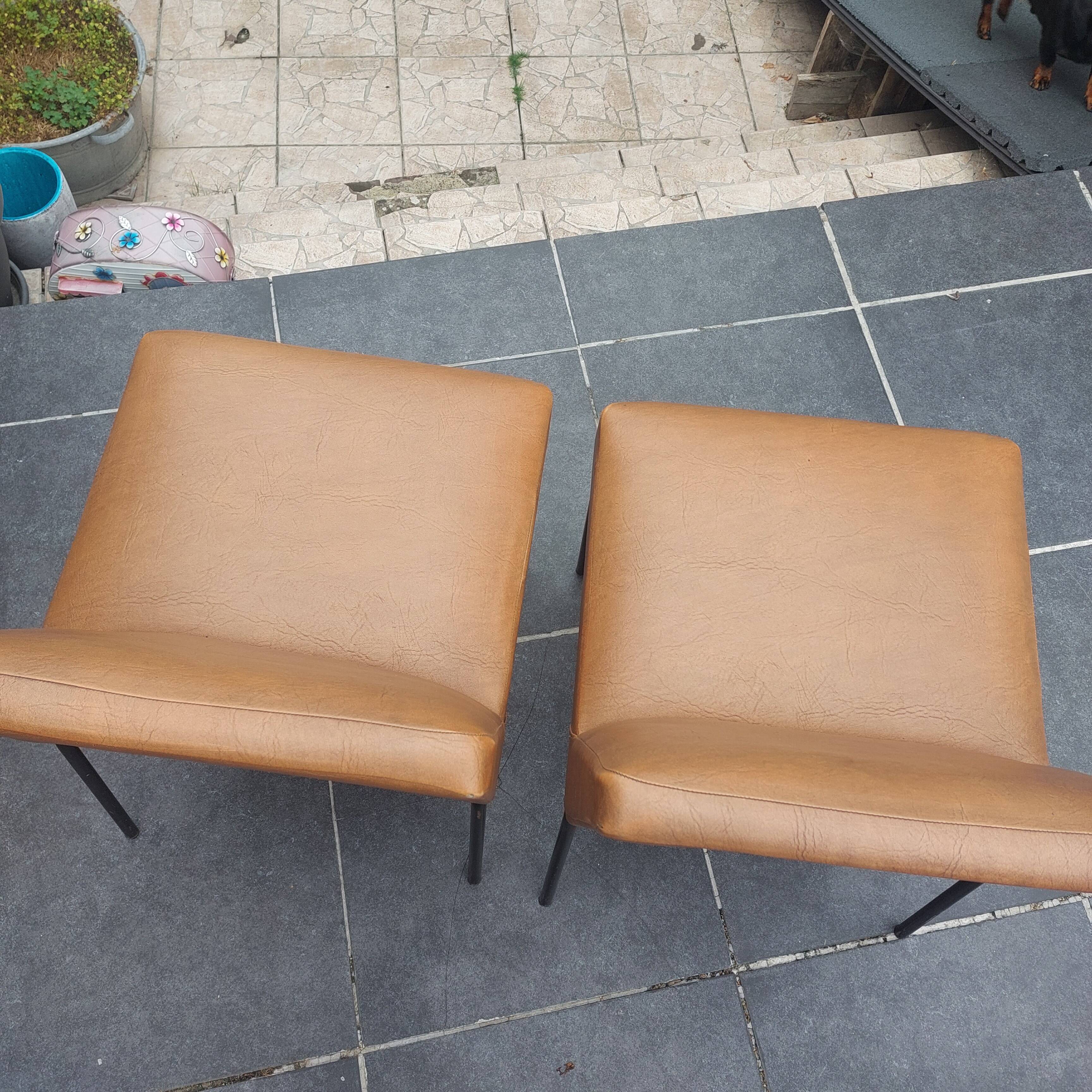 2 chauffeuse et 1 fauteuil de bureau
