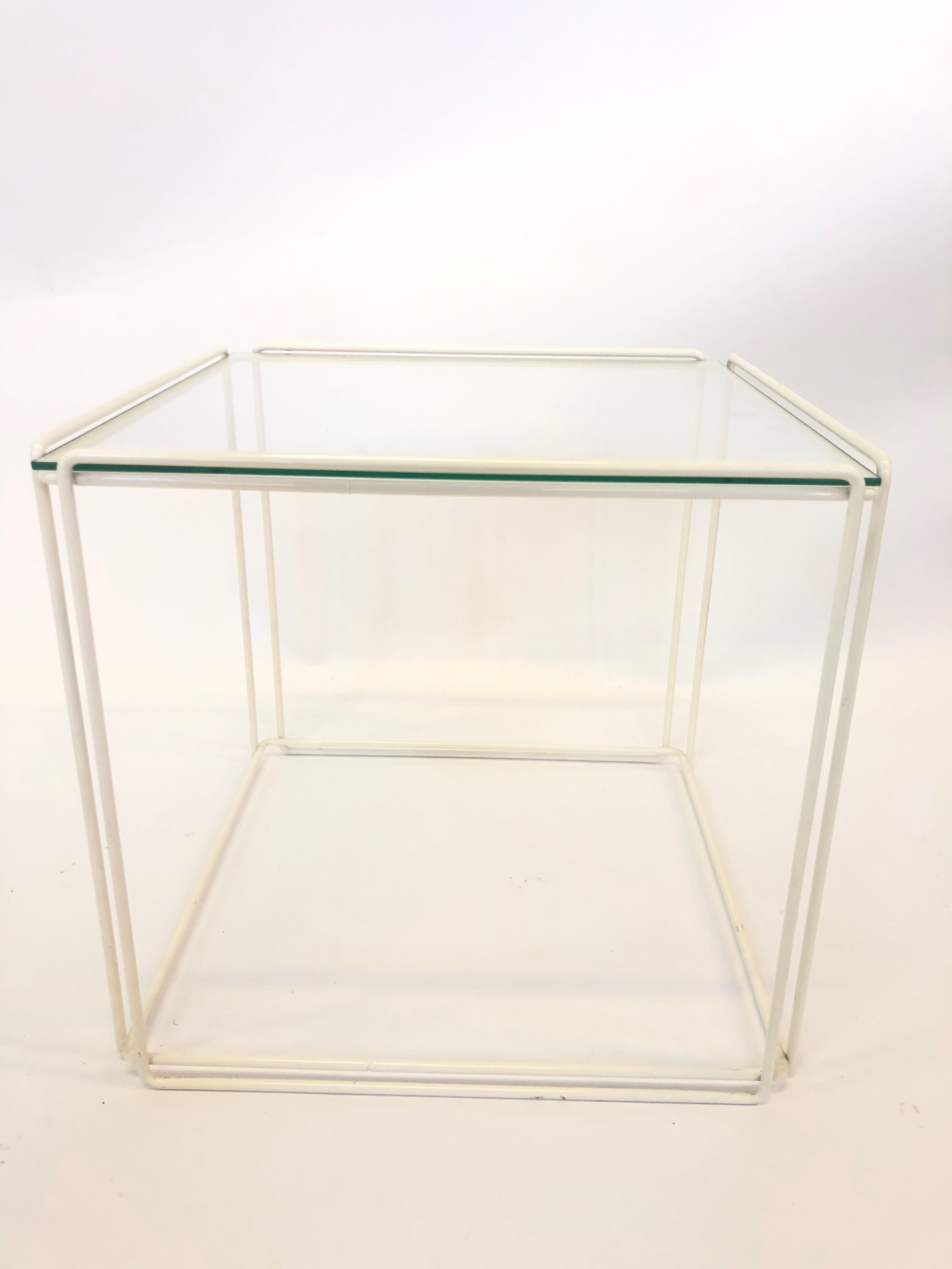 Tables design Max Sauze éditées par Isocèle