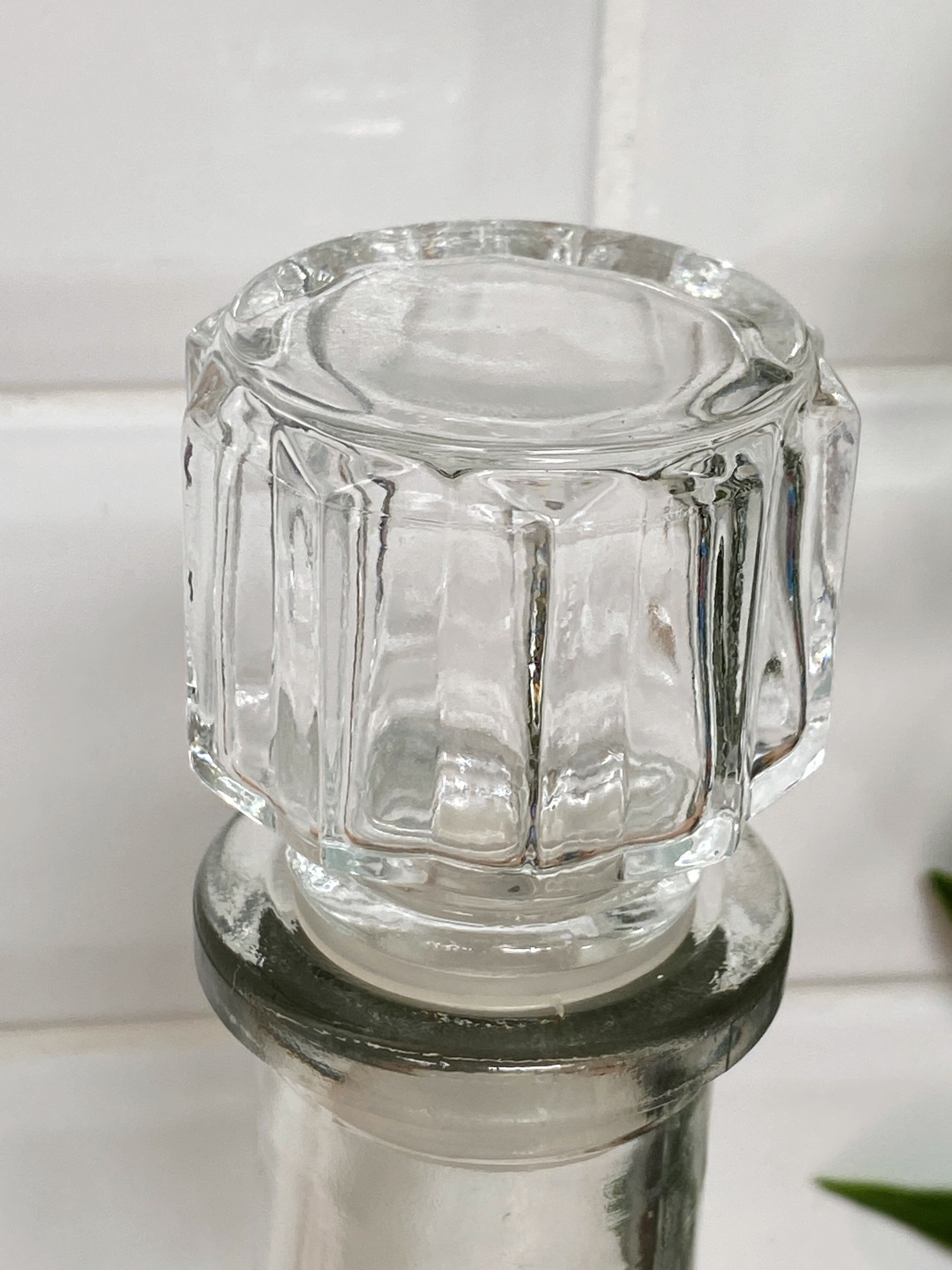 0.5 L molded glass decanter