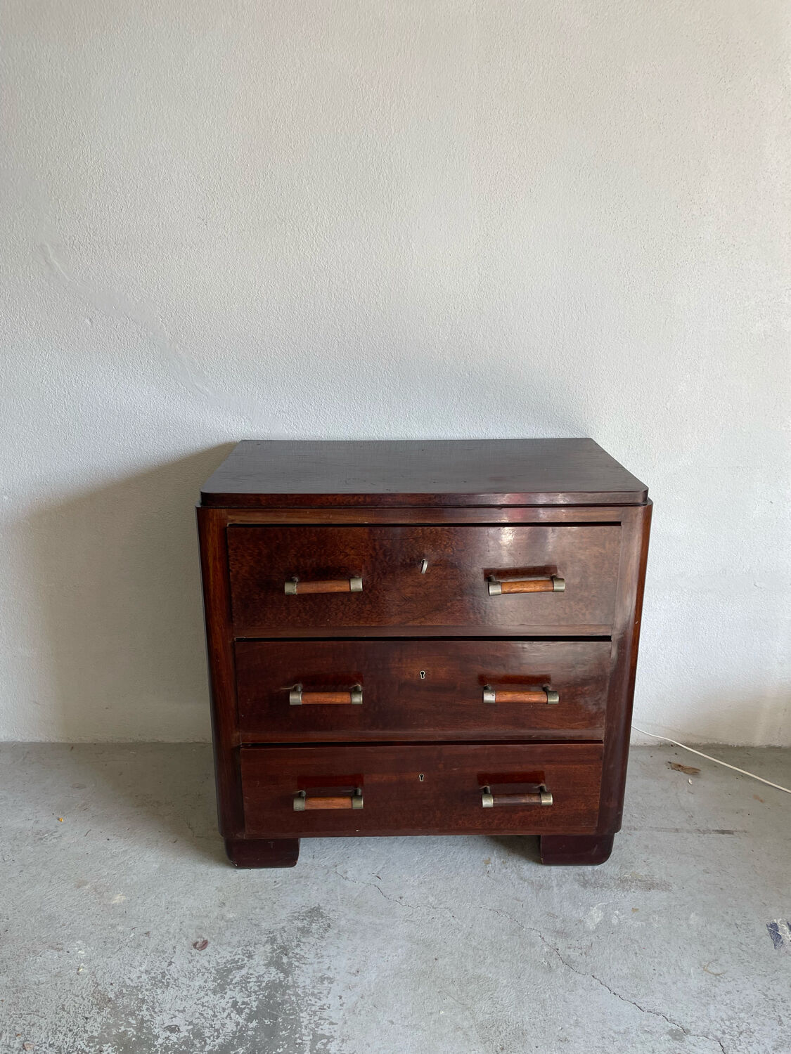 Art deco chest of drawers