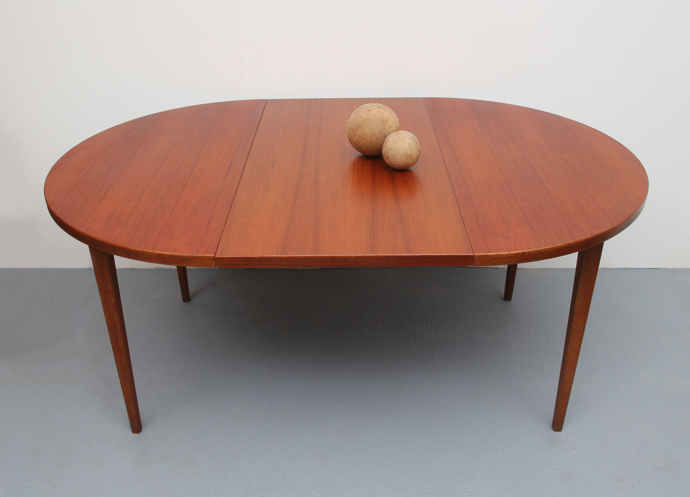 1960s extendible  round dining table in teak