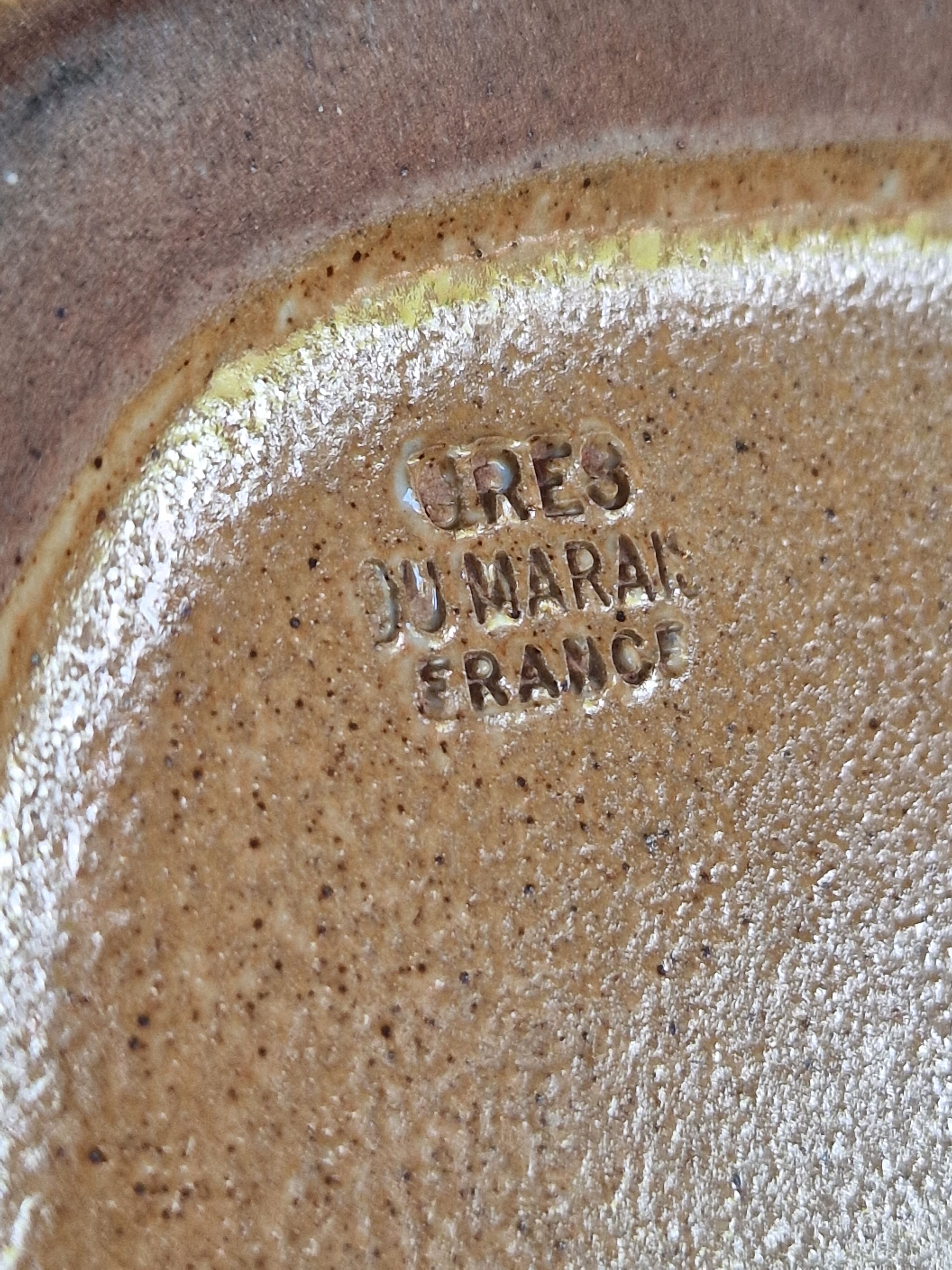 Serving dish in Marais Sandstone