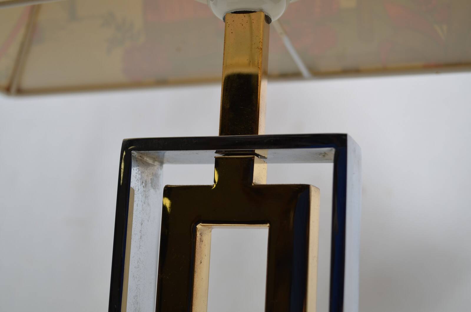 France 1970s - Vintage lamp with a chrome base and shade featuring Asian decor.