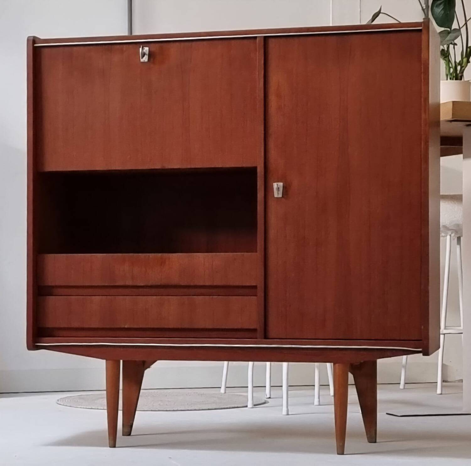 Armoire du milieu du siècle
