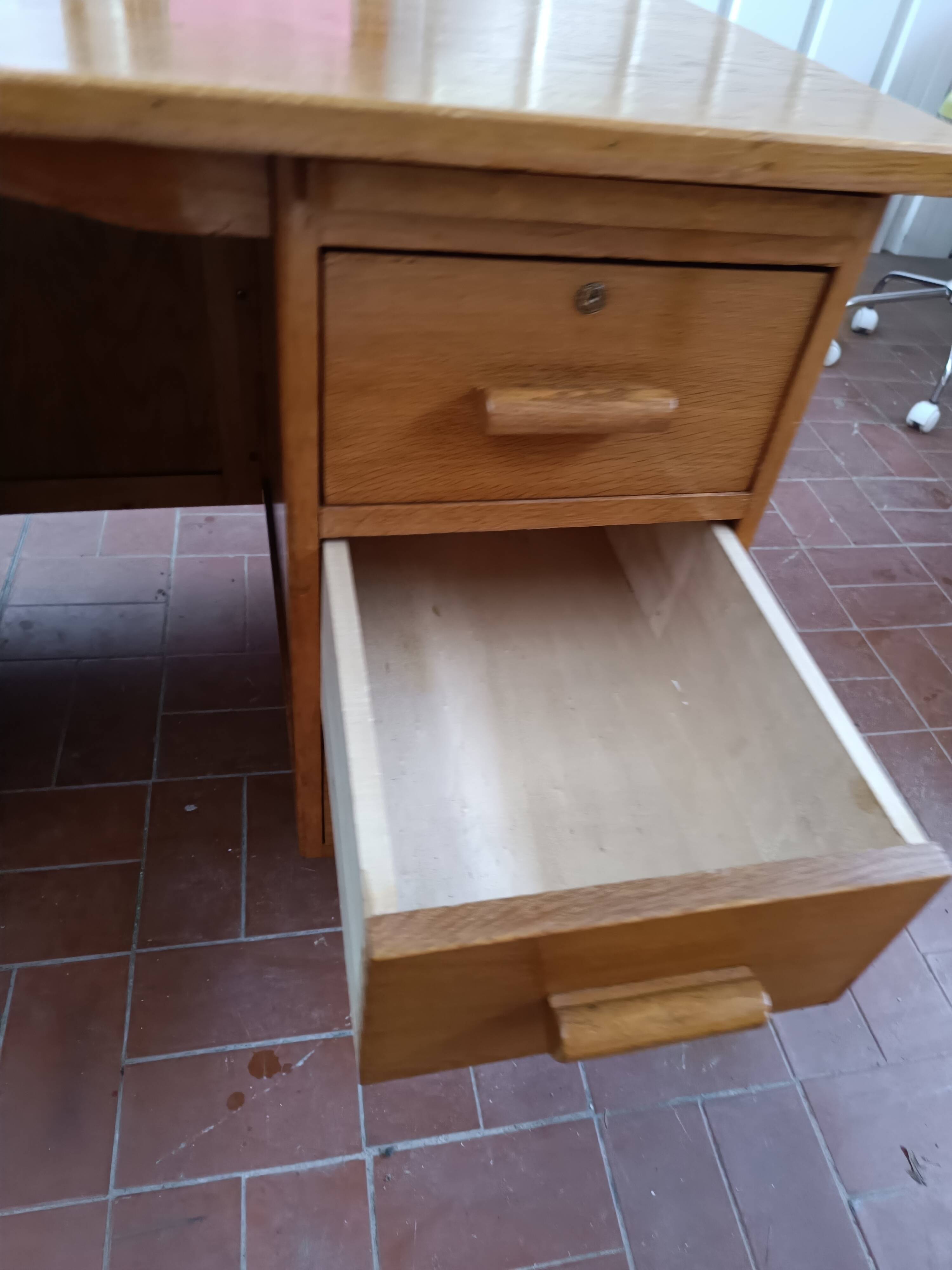 Teachers' desk and its Delagrave chair