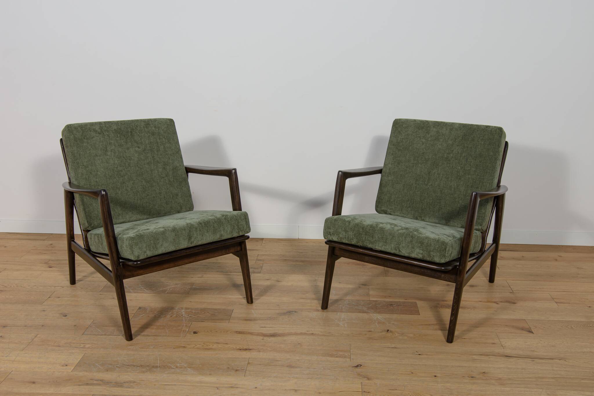 Model 300-139 Armchairs from Swarzędz Furniture Factory, 1960s, Set of 2