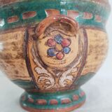 Vintage covered pot with boat décor