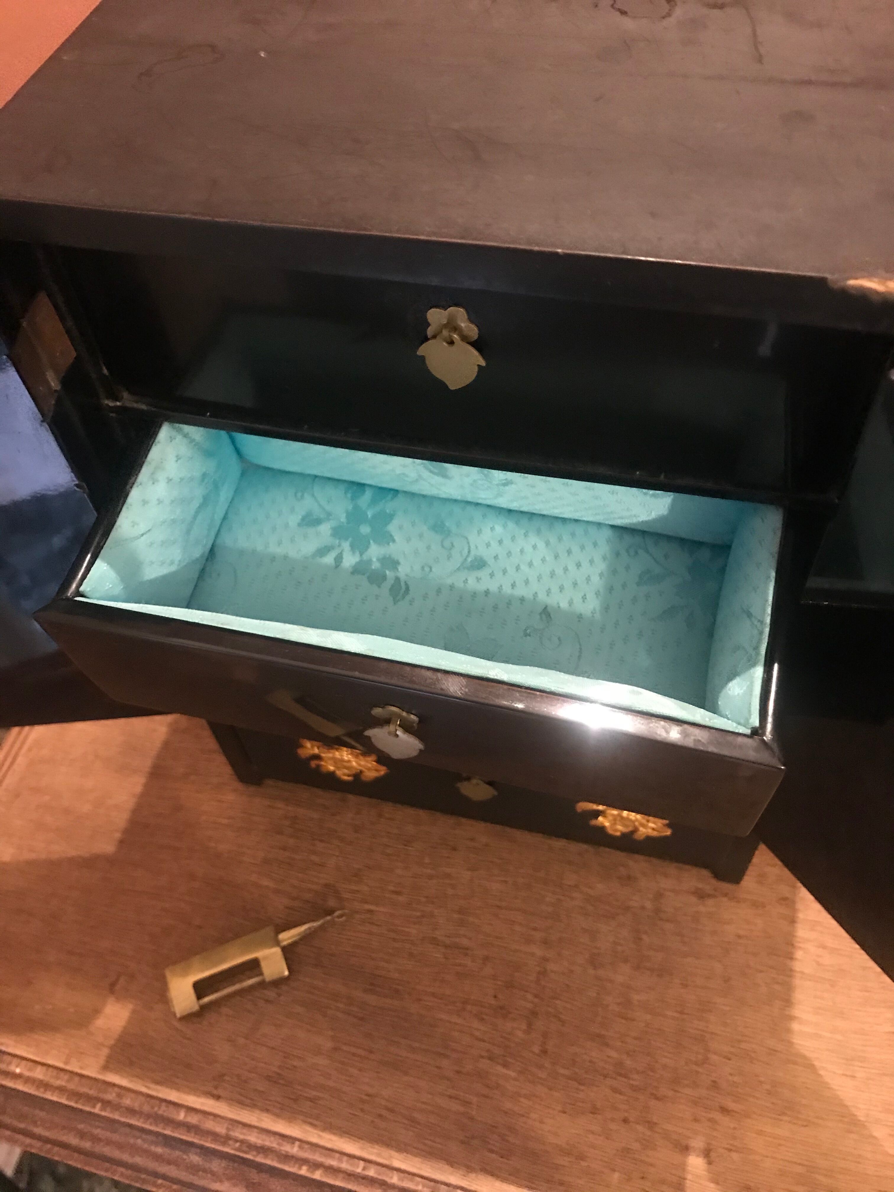 Jewelry box in black lasca