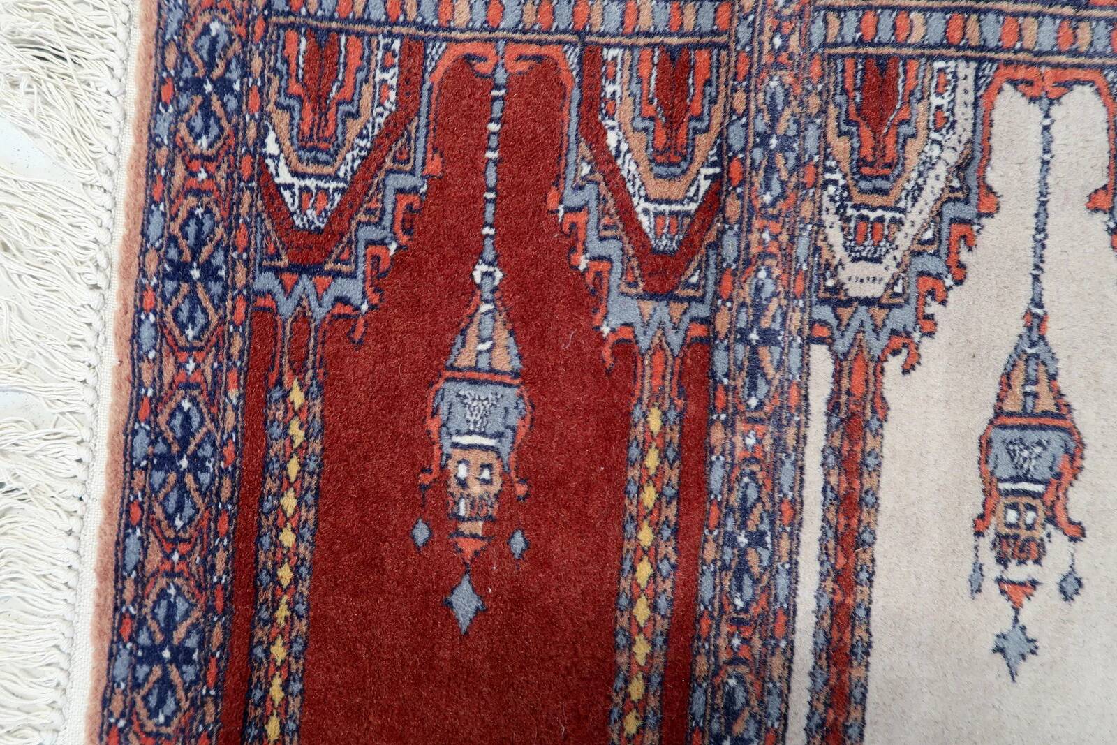 Handmade vintage Pakistani Lahore prayer rug 58cm x 60cm, 1960s