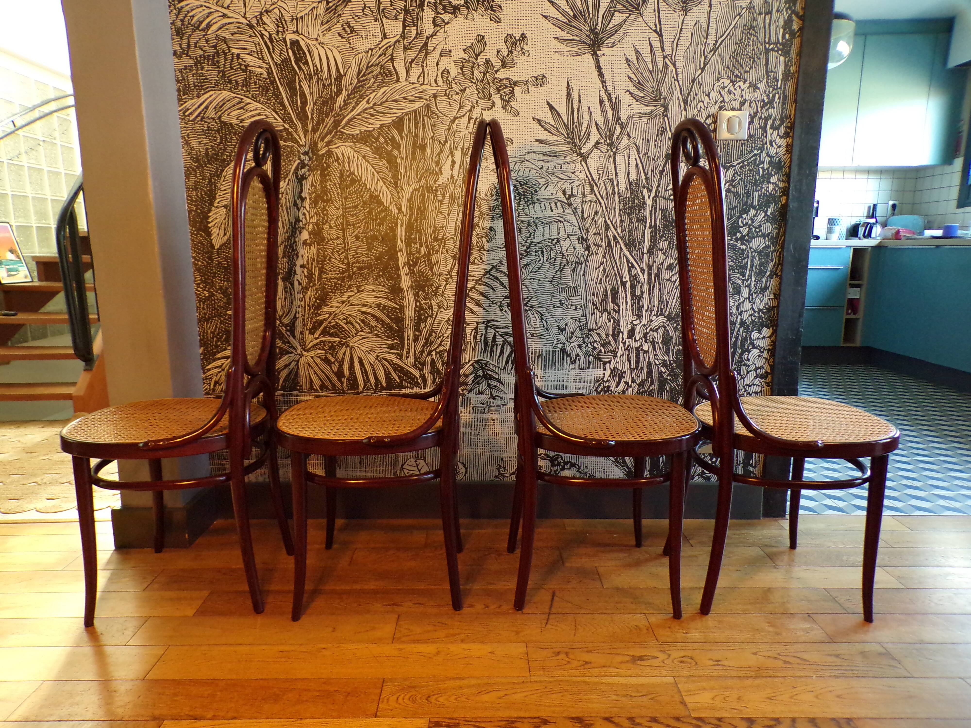 Suite 4 chaises de Repas Thonet 207R