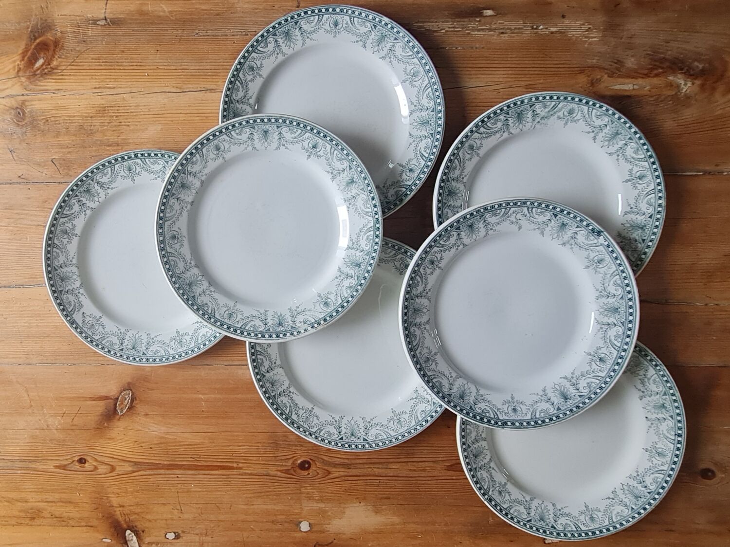 Set of 7 Terre de fer plates