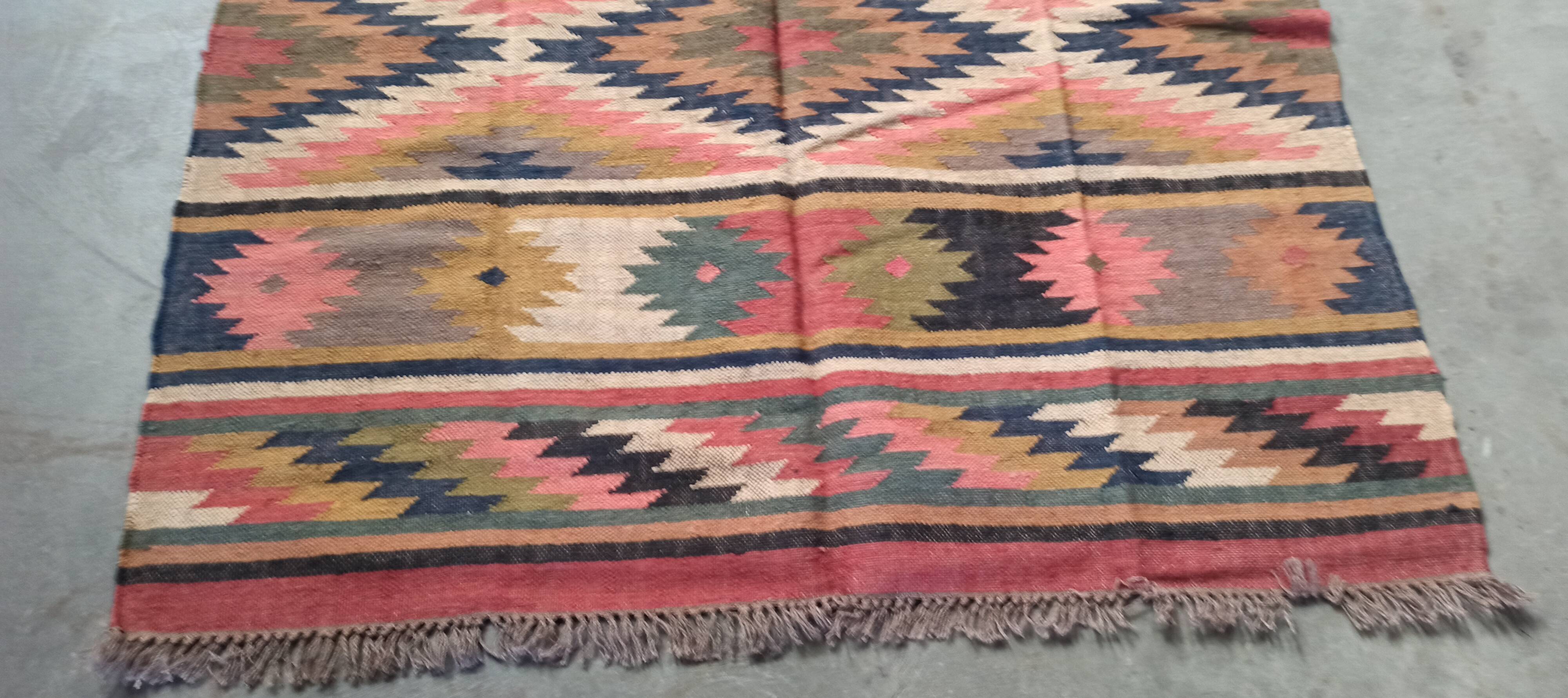 Kilim rug in jute and cotton. 160cm x 250cm