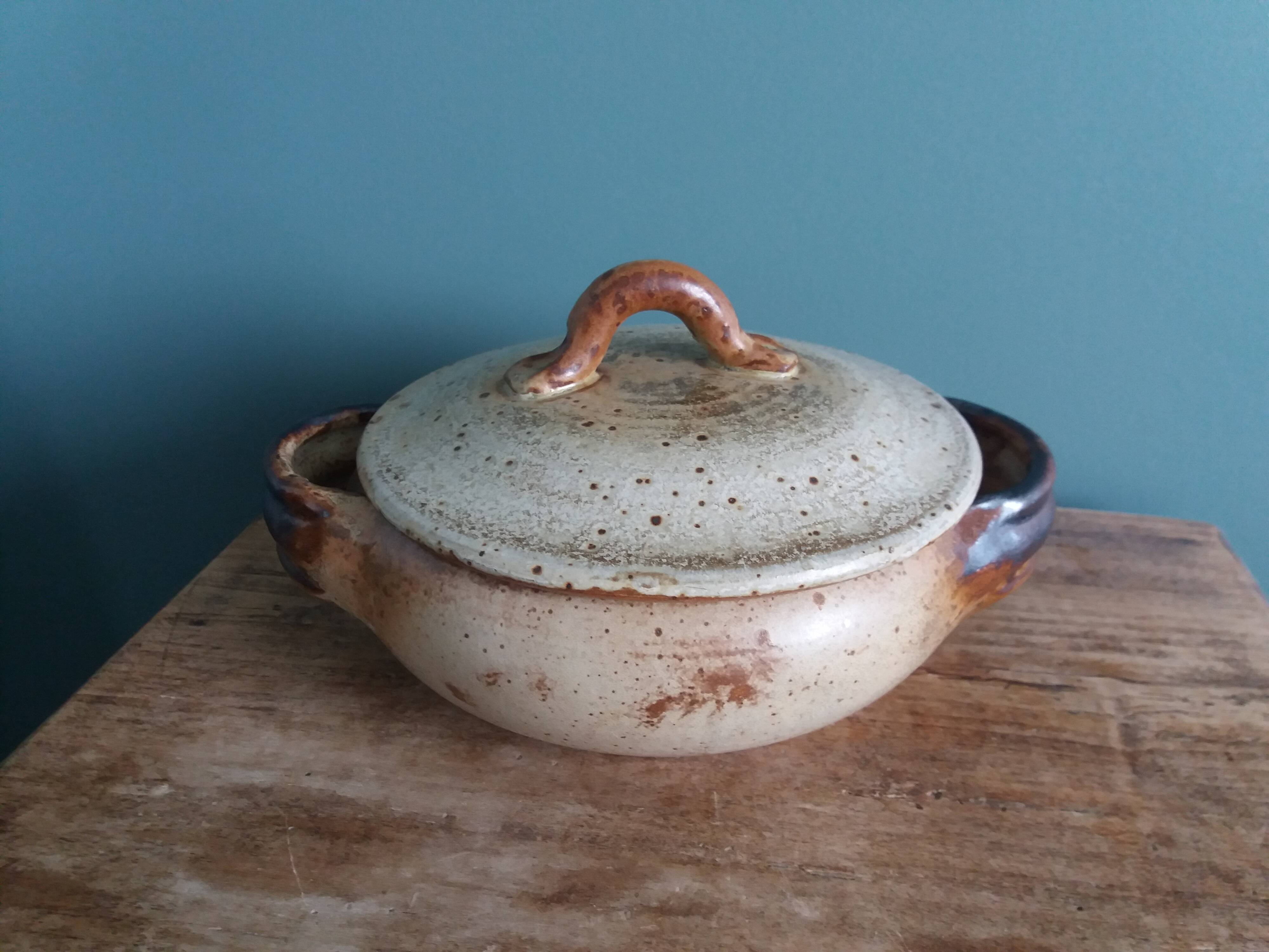 Vegetable tureen in Puisaye sandstone signed Jean-Pierre Prud'homme