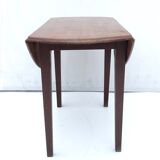 Round table with flaps