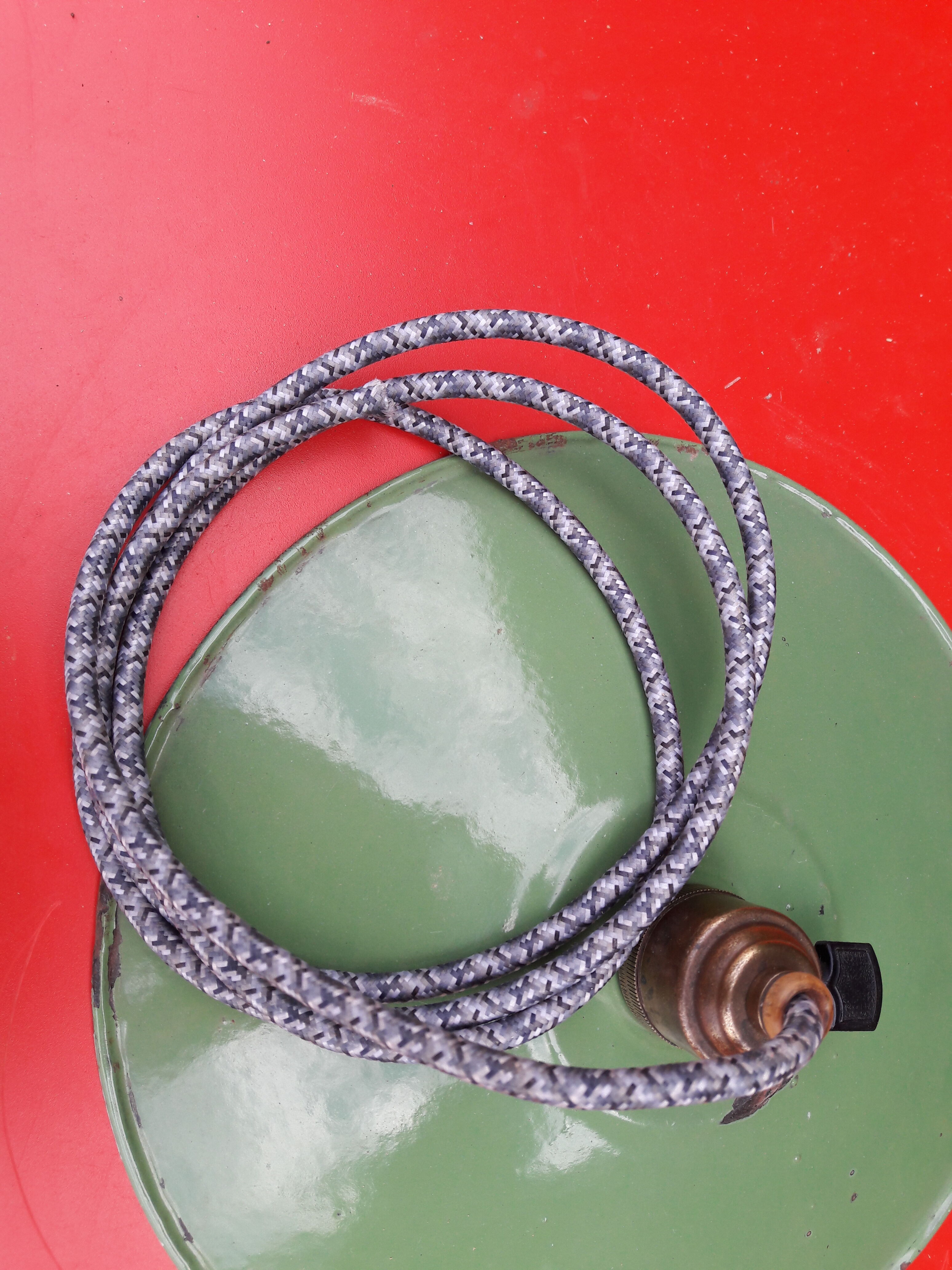 Enamelled sheet metal suspension