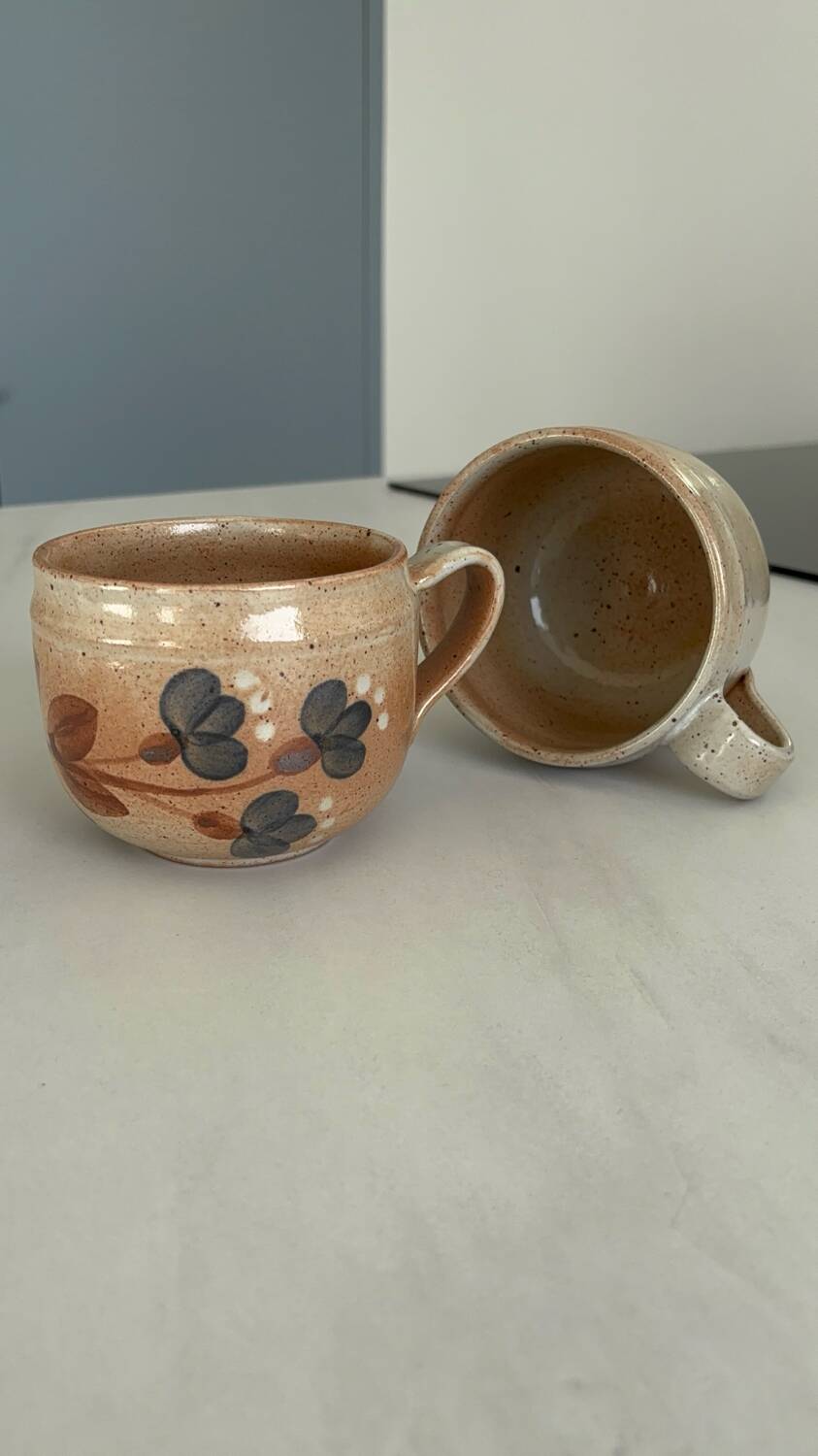 Set of 2 large vintage stoneware mugs from Atelier du Marais – Flower mugs