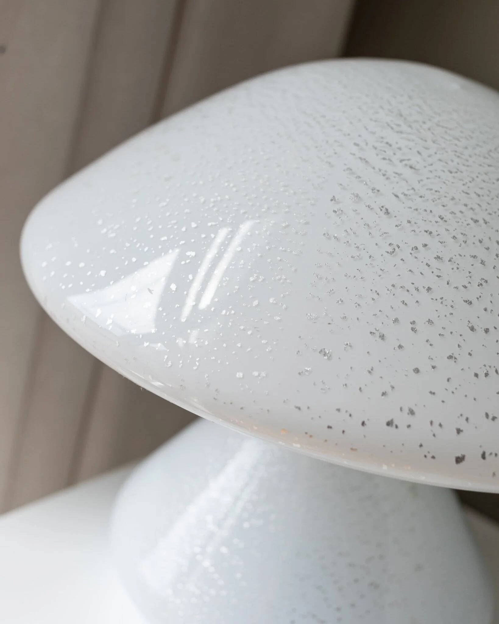 Set of 2 Murano opaline white glass mushroom table lamps with silver ring details - Space Age 1970s