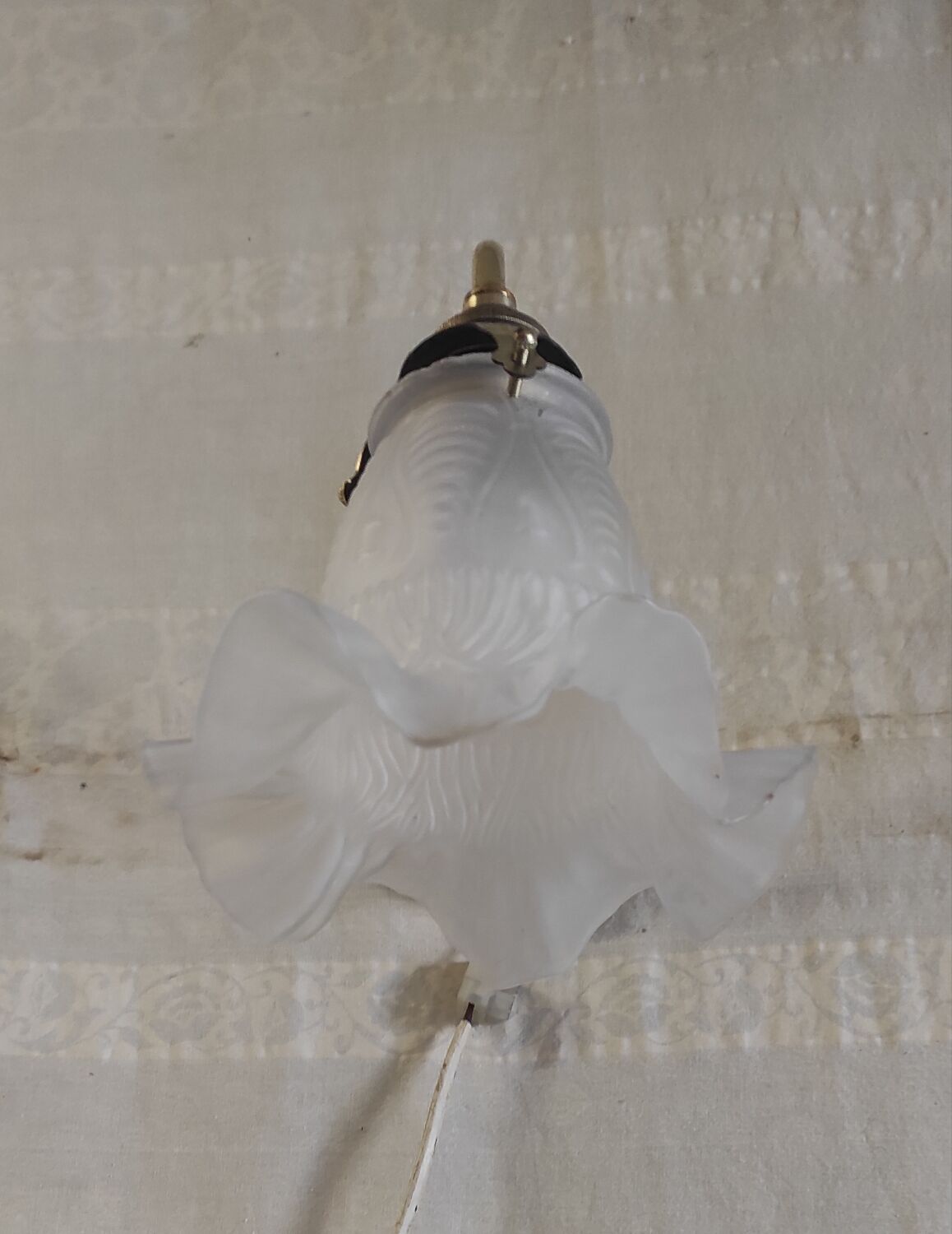 Swan neck wall light in brass, porcelain and glass - mid 20th century