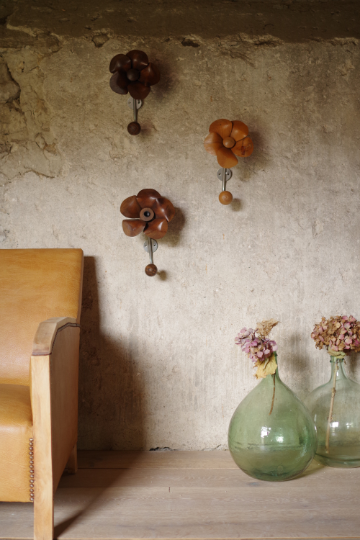 Old wooden flower pad