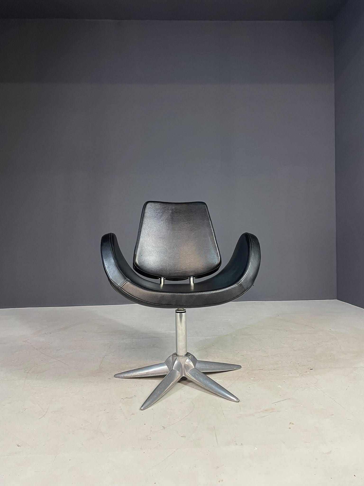 Alipes black swivel salon chair with chrome star base by Giorgetto Giugiaro