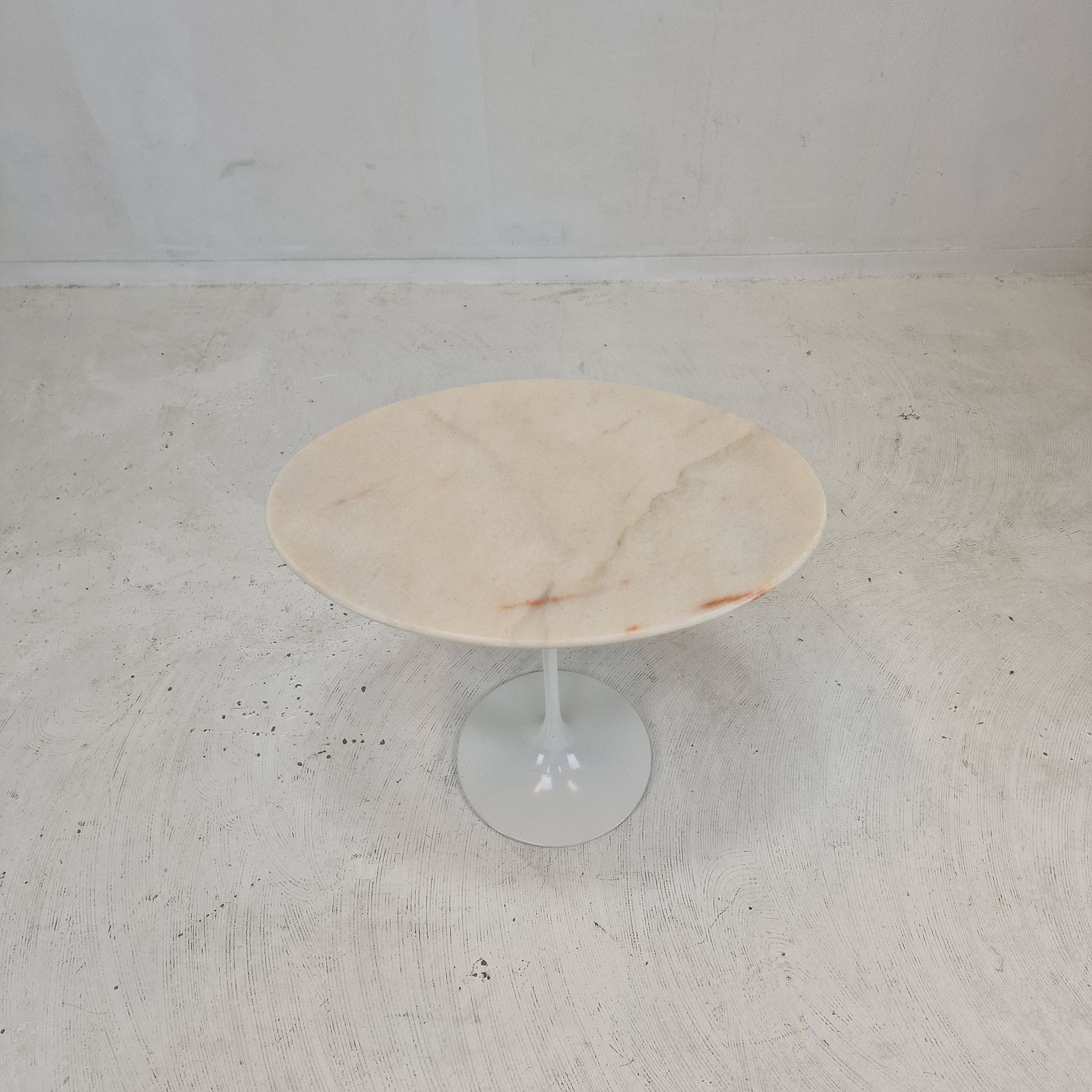 Oval marble side table by Eero Saarinen for Knoll