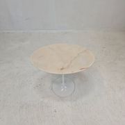 Oval marble side table by Eero Saarinen for Knoll