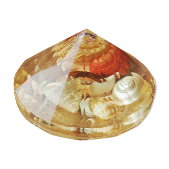 Resin clipboard with inclusion of shells, diamond-shaped